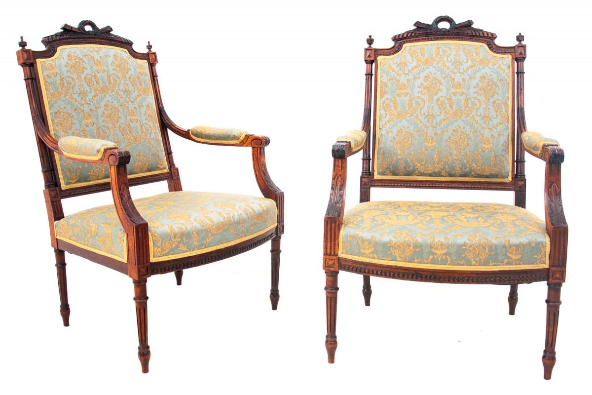 Antique sofa and two armchairs, Eclecticism, from around 1880.

A small sofa with two comfortable armchairs from the second half of the 19th century in the Eclectic style. Antique furniture with a more beautiful form, upholstered with fabric on the