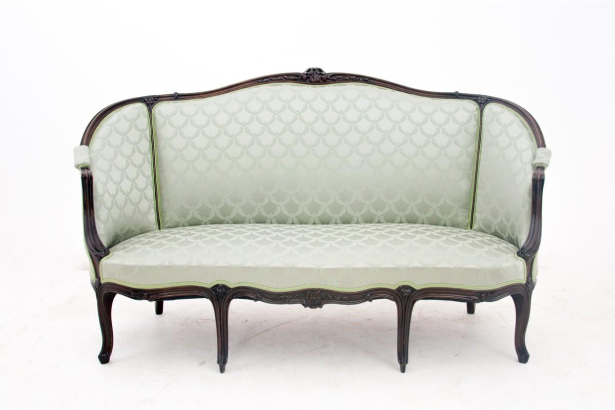 Ensemble de salon, France, vers 1870.

Très bon état, après rénovation et remplacement de la sellerie.

Bois : chêne

dimensions :

hauteur du canapé 100 cm hauteur de l'assise 39 cm largeur 171 cm profondeur 80 cm

fauteuils hauteur 87 cm hauteur