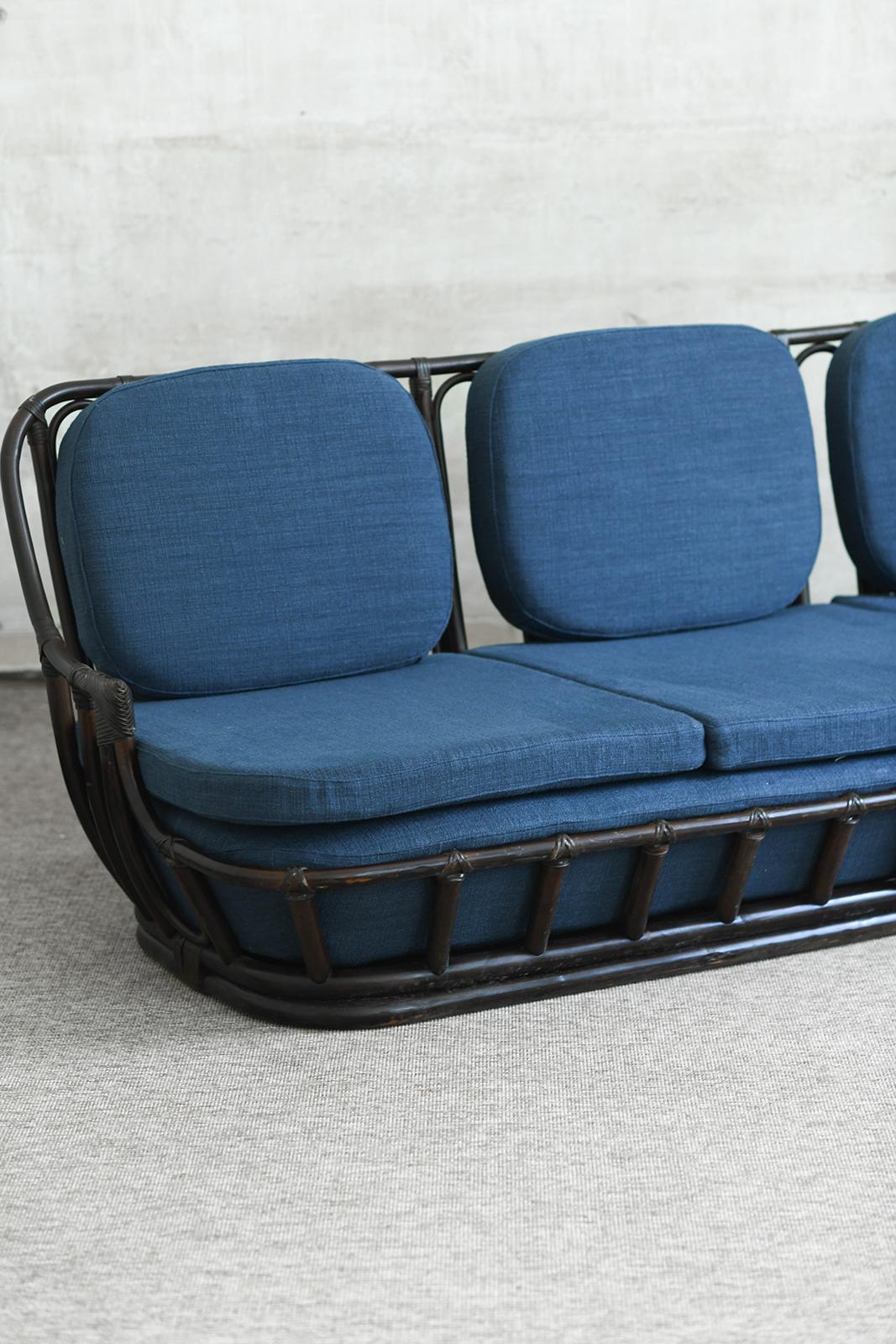 Ensemble salon : canapé + paire de fauteuils en canne Manao Cane à finition foncée, années 1980 en vente 1