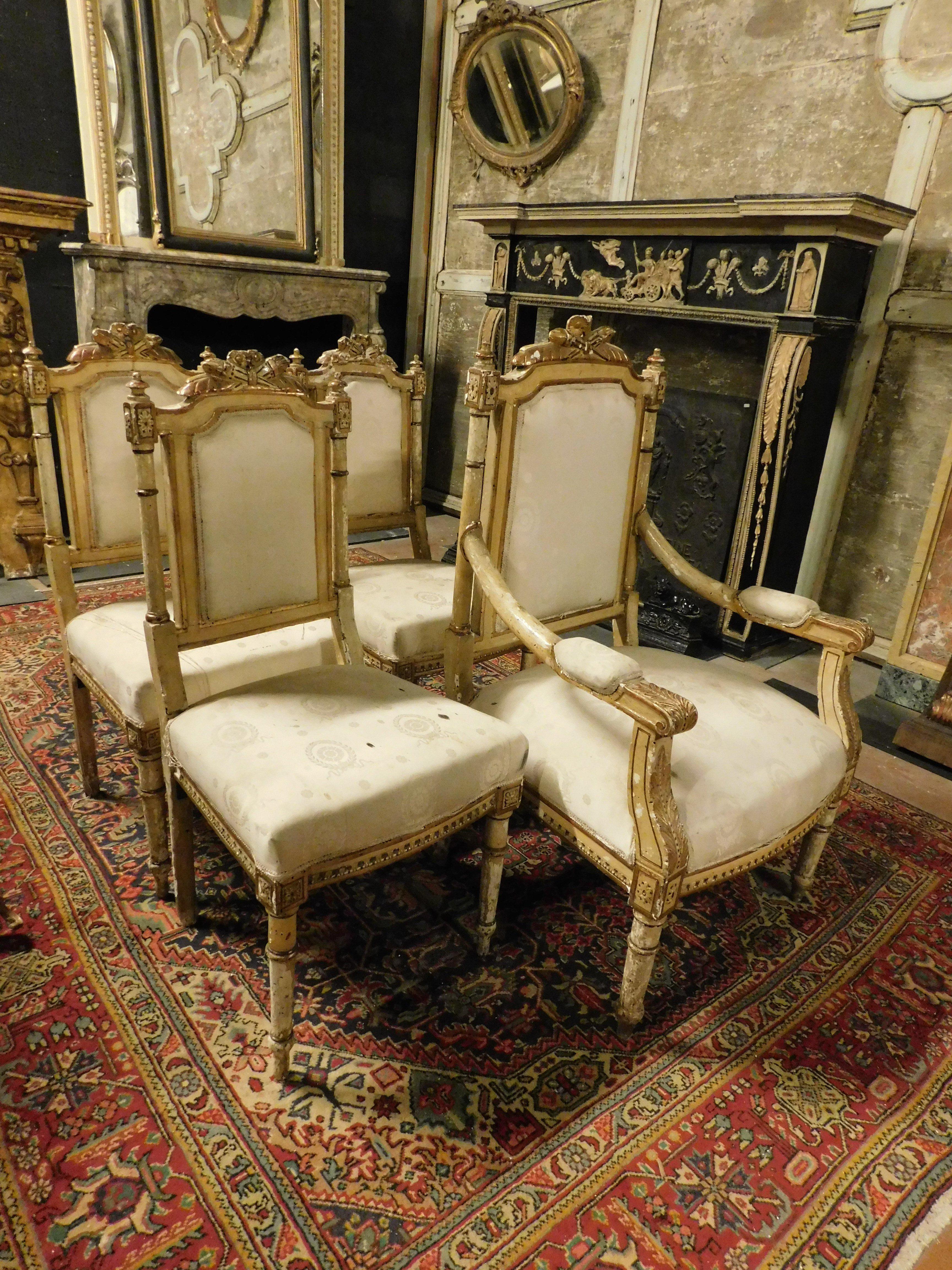 living room set with 1 armchair and 3 carved and gilded chairs, Italy In Good Condition For Sale In Cuneo, Italy (CN)