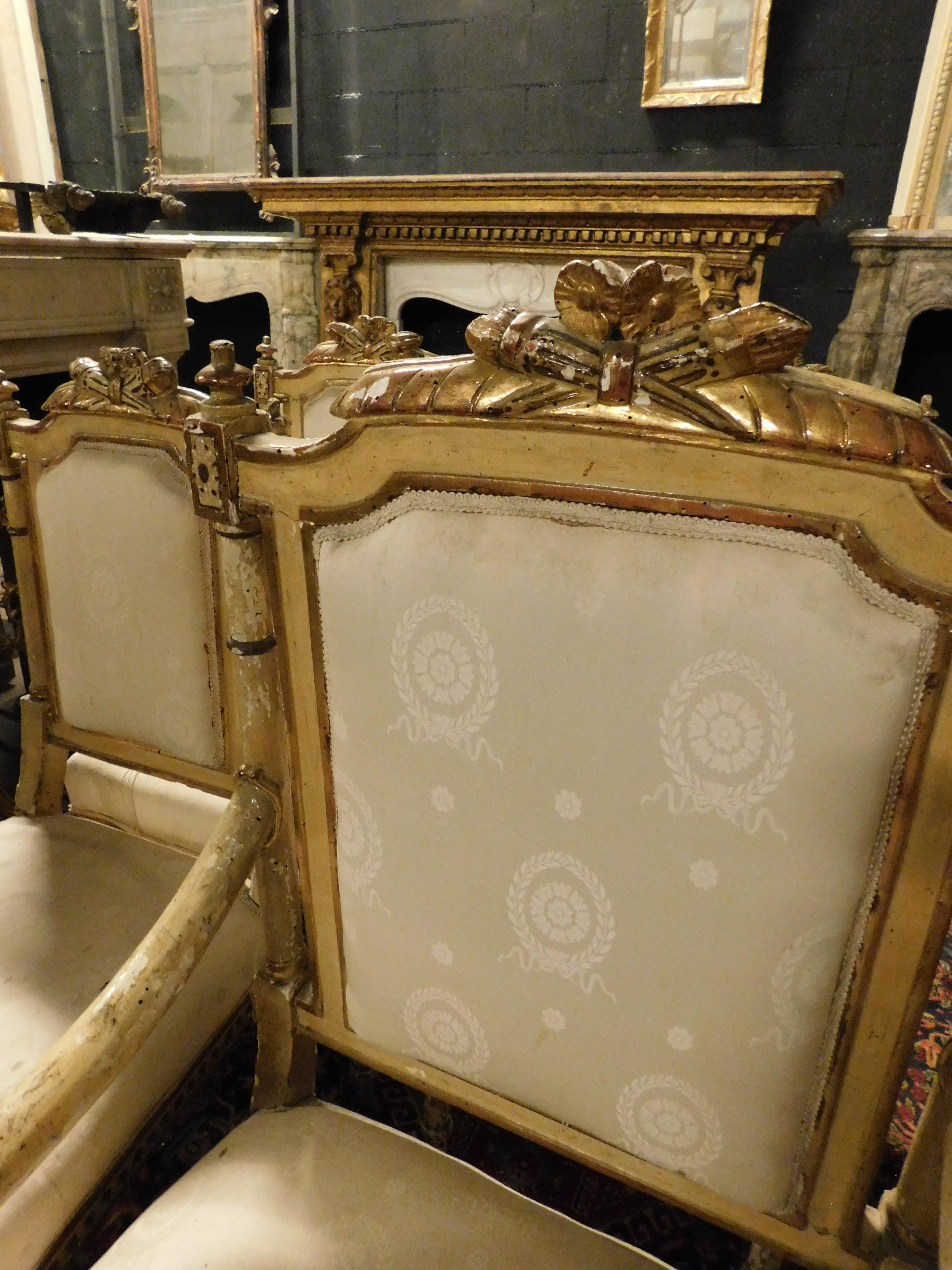 living room set with 1 armchair and 3 carved and gilded chairs, Italy For Sale 2