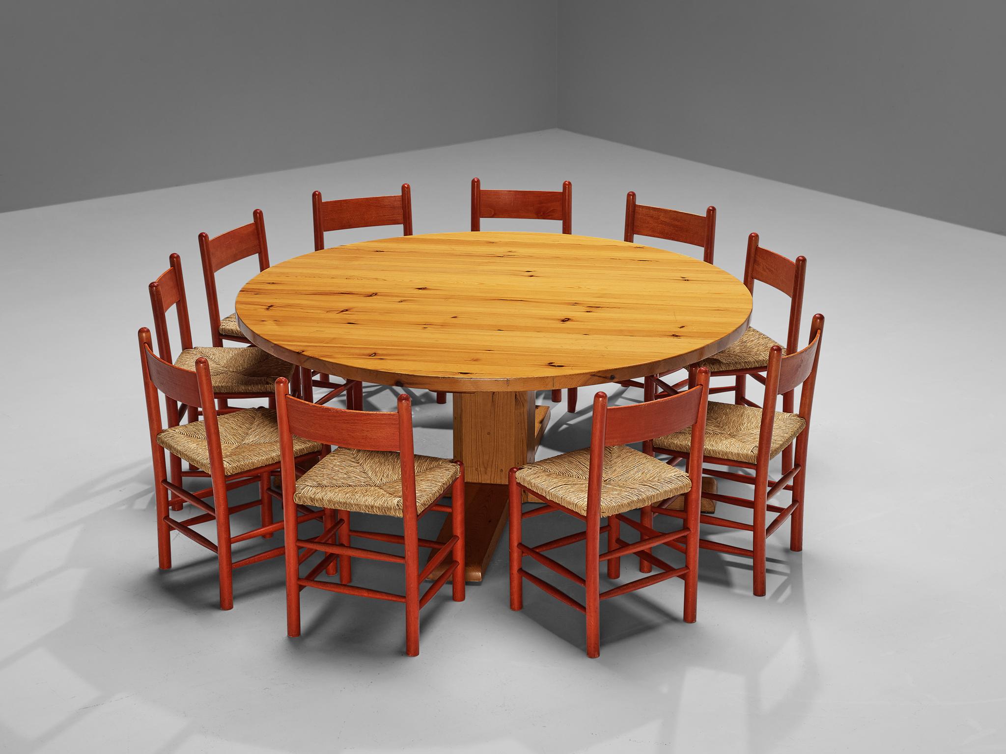 Pin Ensemble salon avec table à manger en pin massif et chaises en bois et paille  en vente