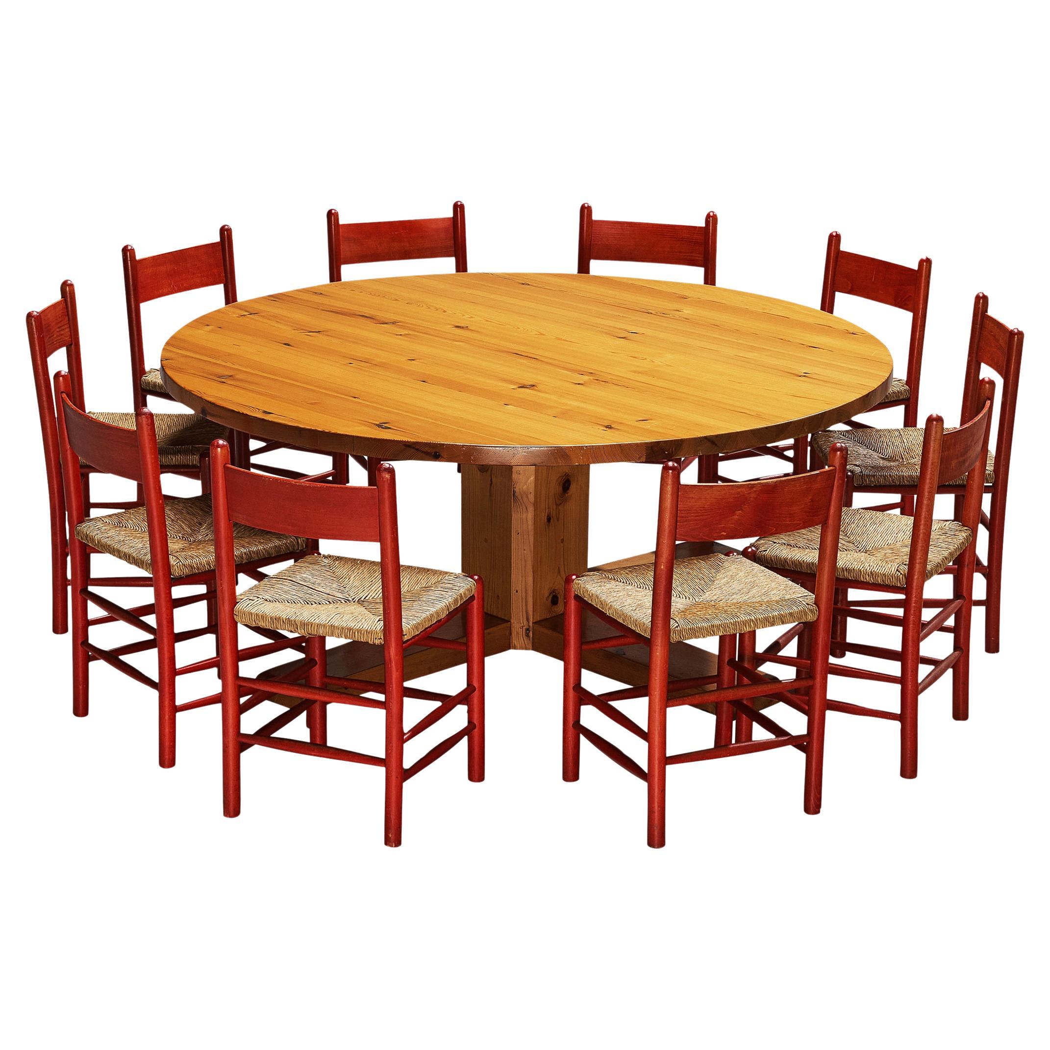Ensemble salon avec table à manger en pin massif et chaises en bois et paille  en vente