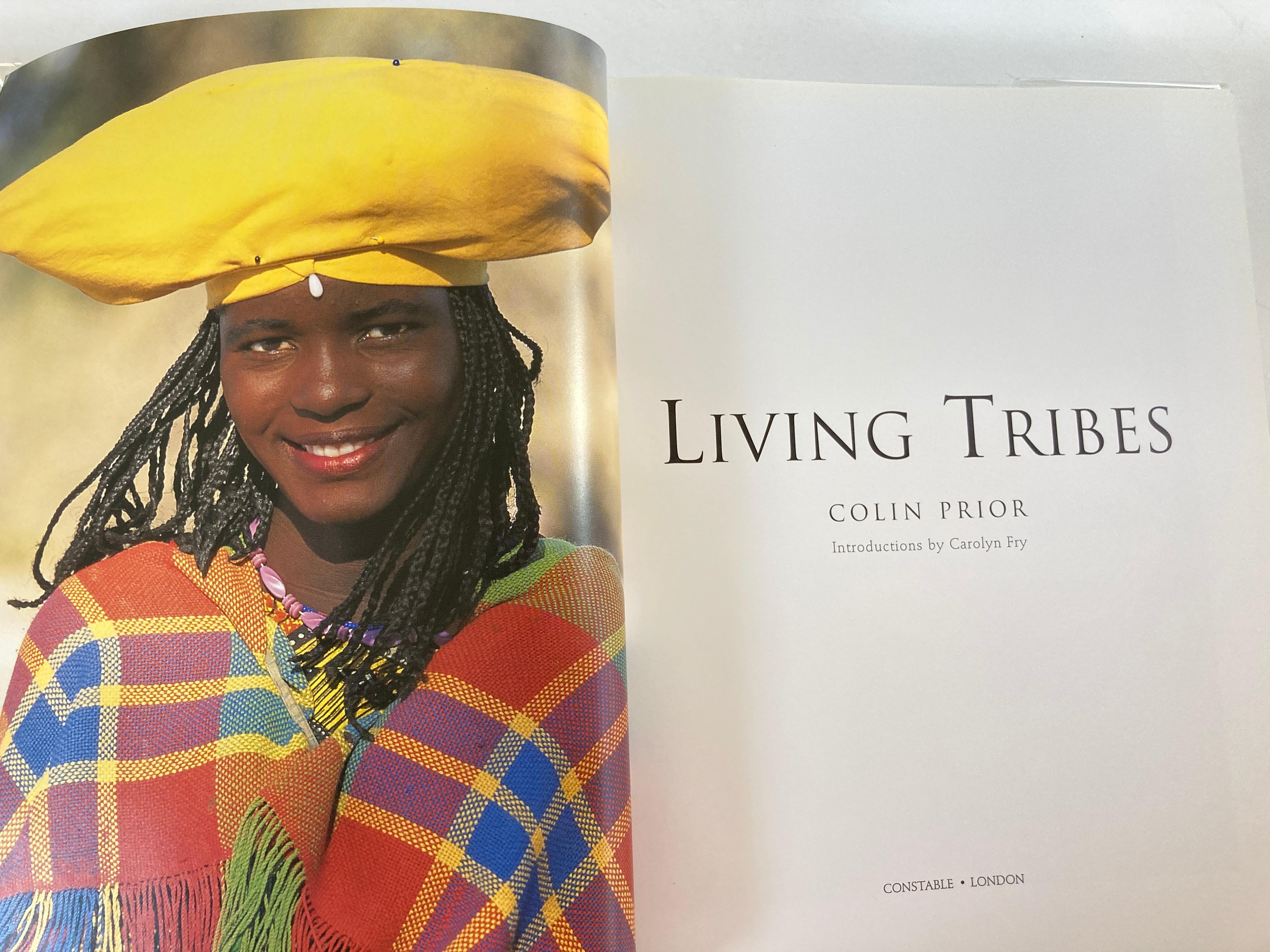 20ième siècle Livre « Living Tribes » Colin Prior Constable, 2003, Art des peuples indigènes en vente
