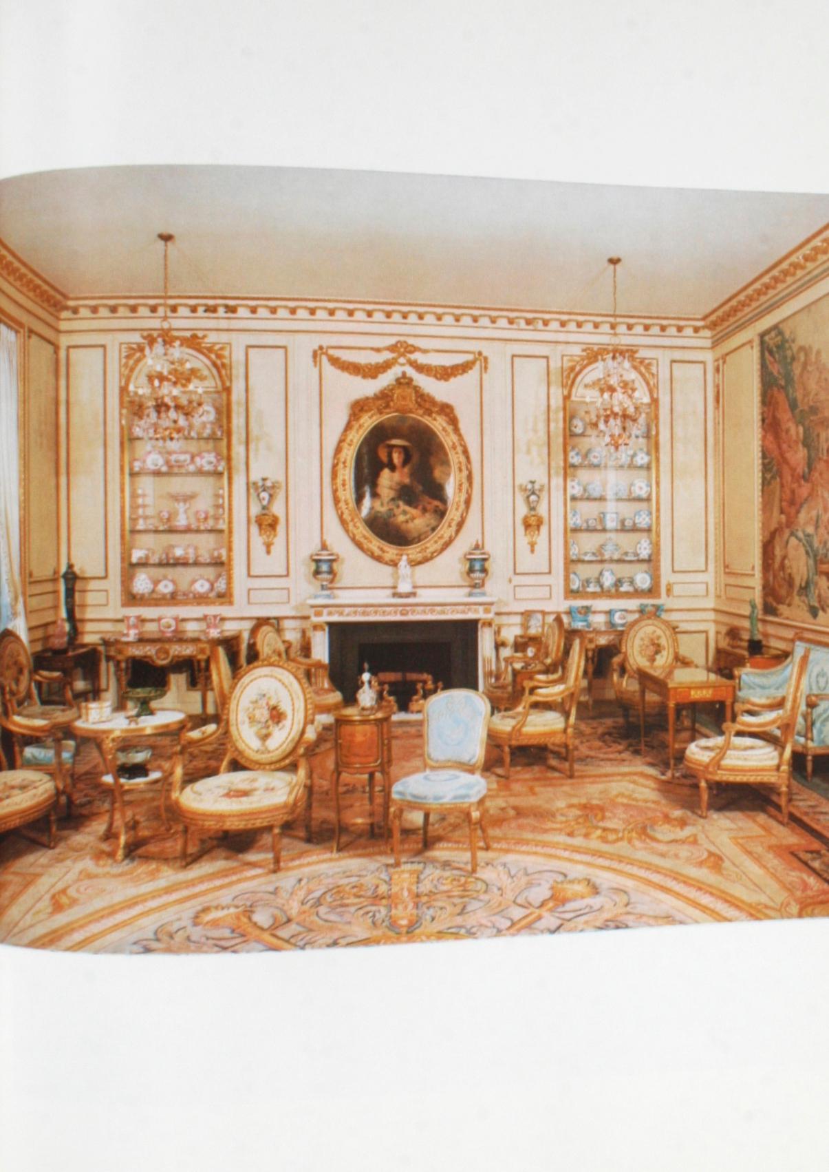 Living with Antiques, A Treasury of Private Homes in America 4