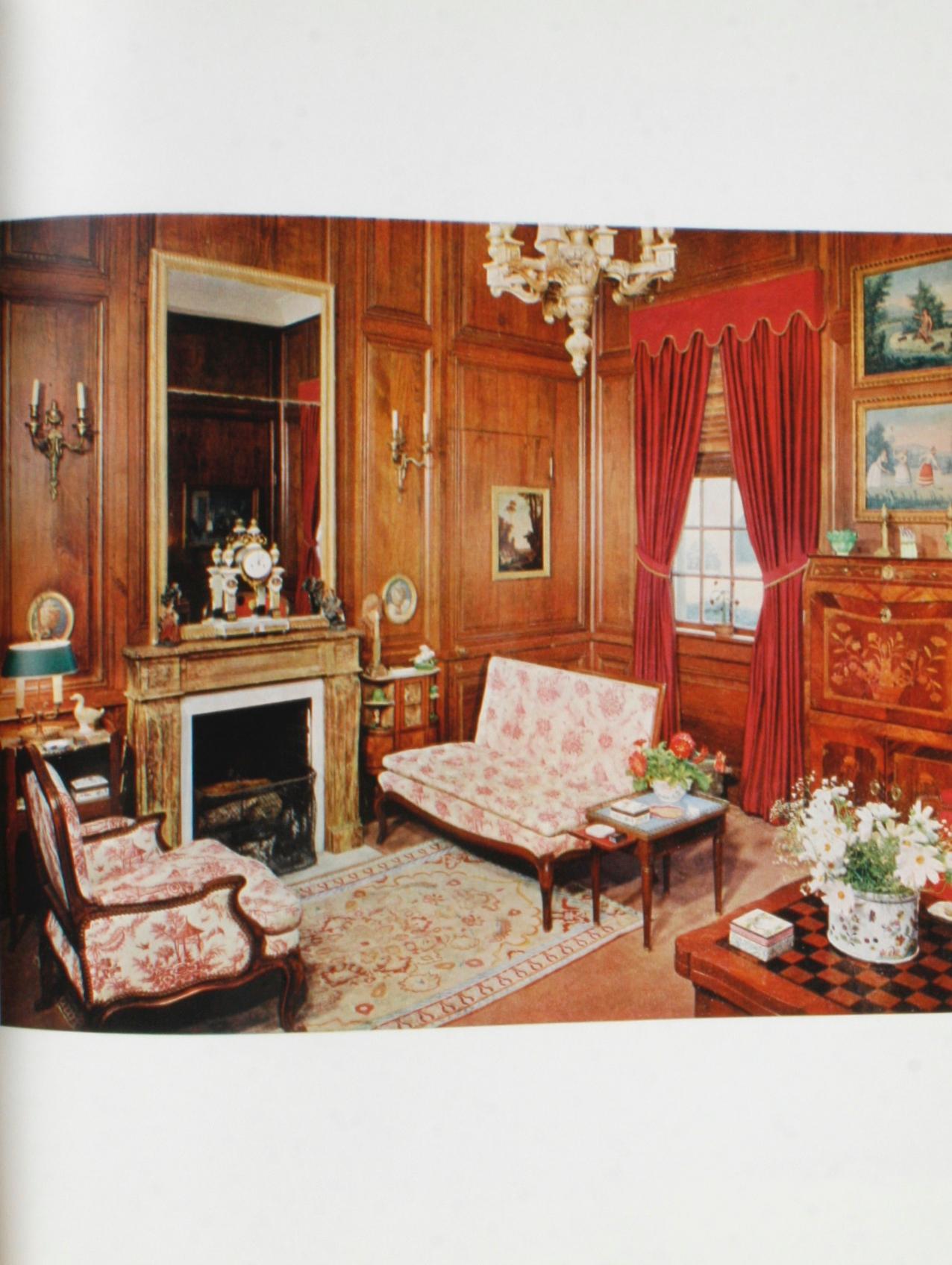 Paper Living with Antiques, A Treasury of Private Homes in America