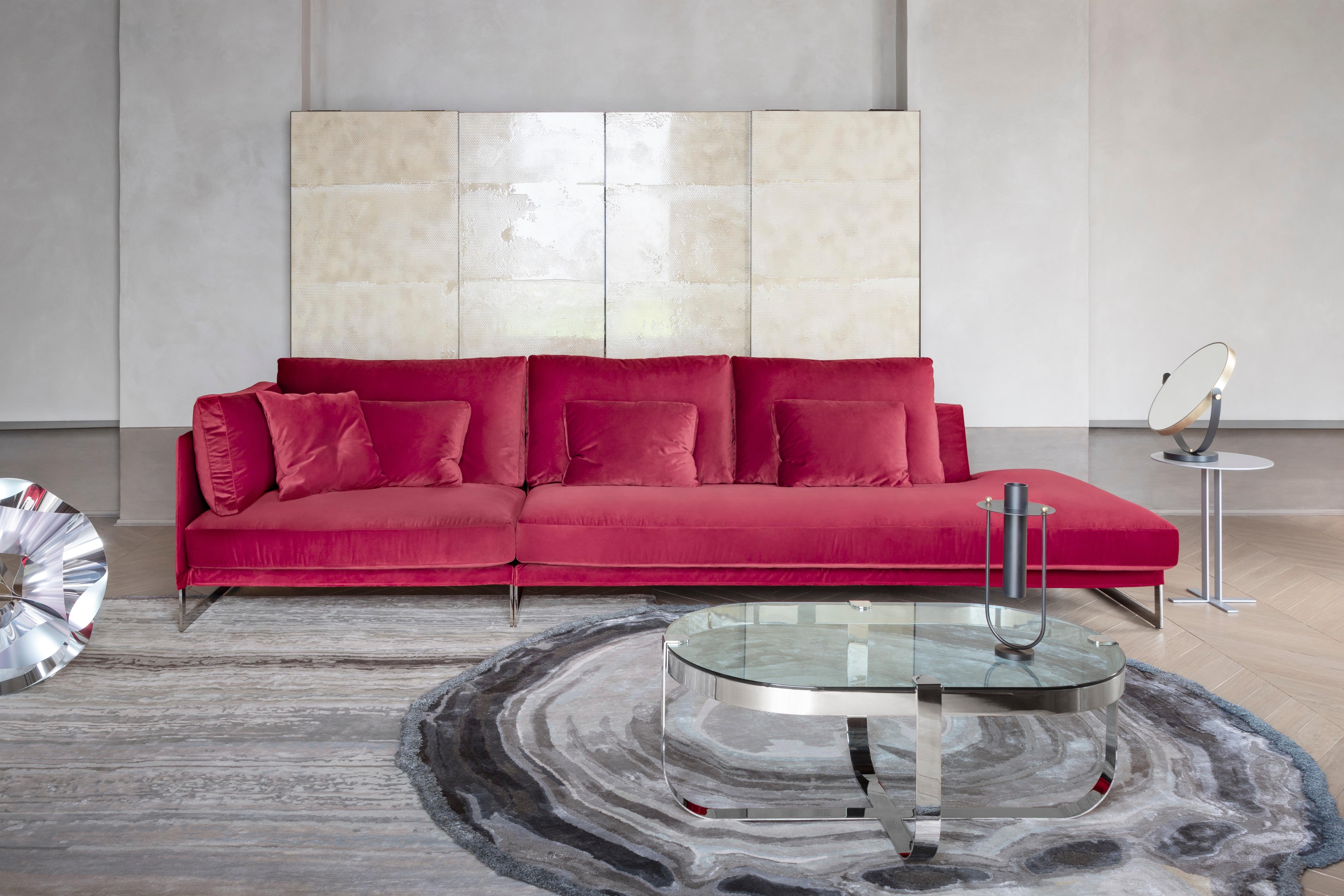 Moderne Livingston Large Sofa in Red Velvet Upholstery with Chrome by Giuseppe Viganò en vente