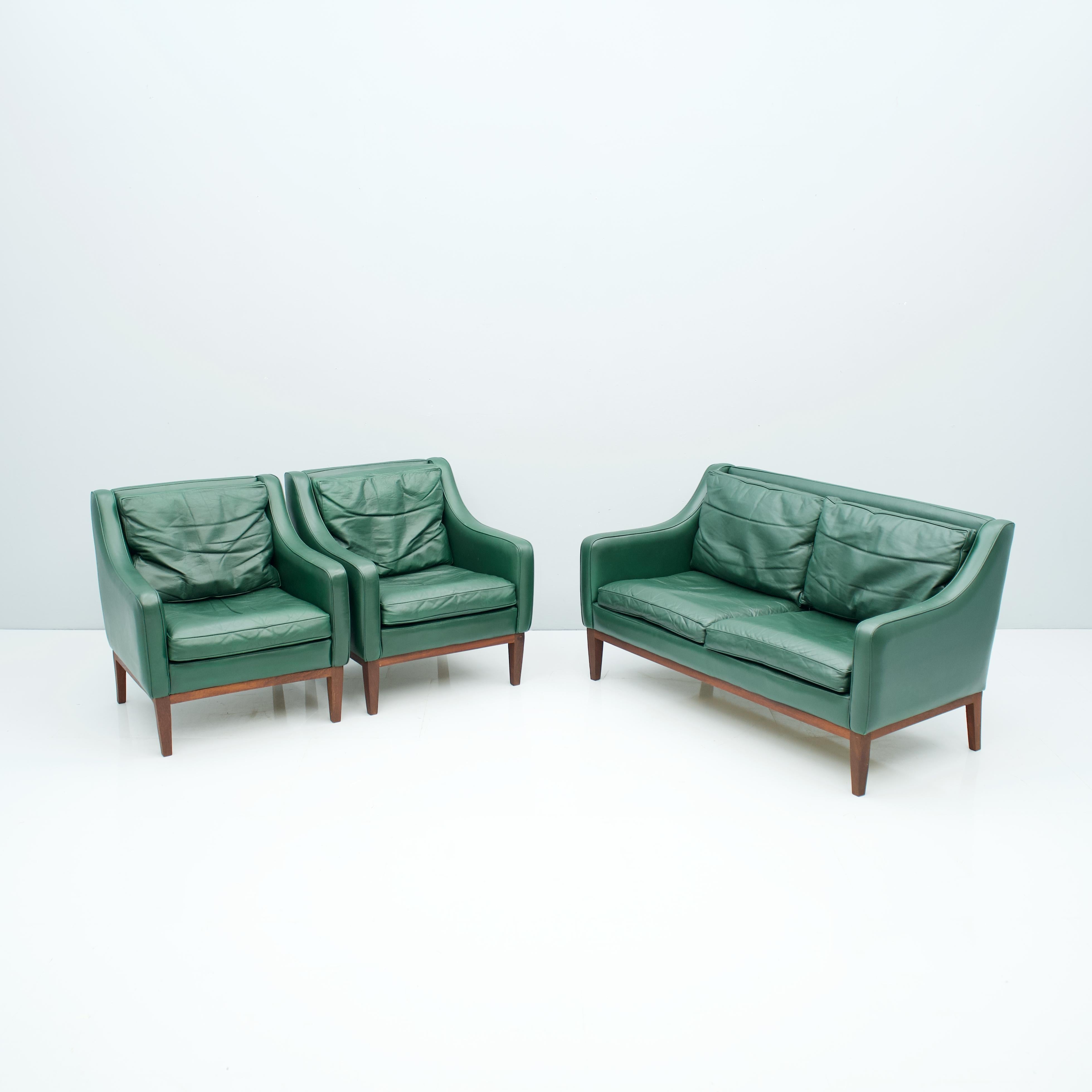 Mid-Century Modern Living Room Set in Green Leather Sofa and Lounge Chairs Italy 1958 Teak For Sale