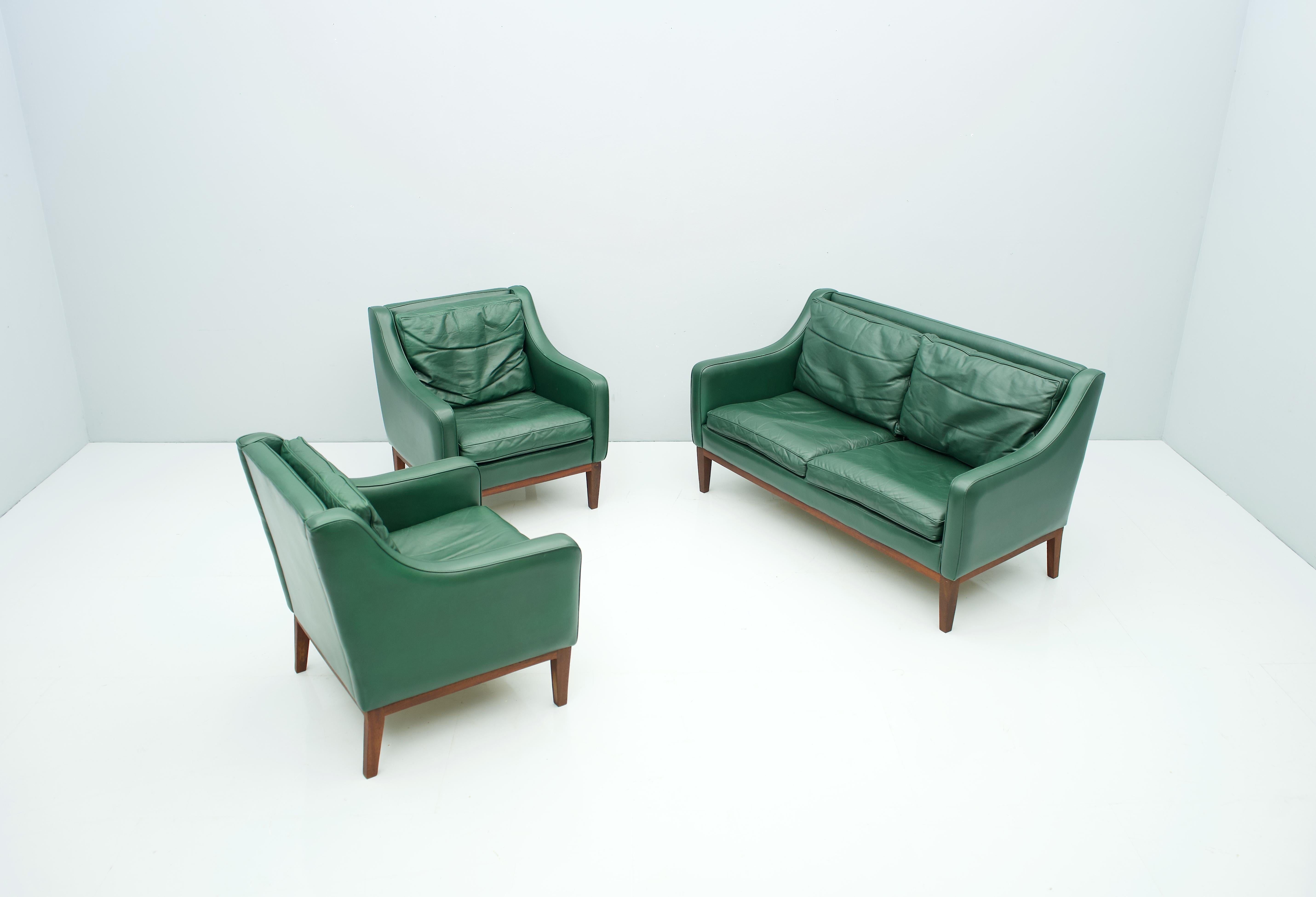 Italian Living Room Set in Green Leather Sofa and Lounge Chairs Italy 1958 Teak For Sale