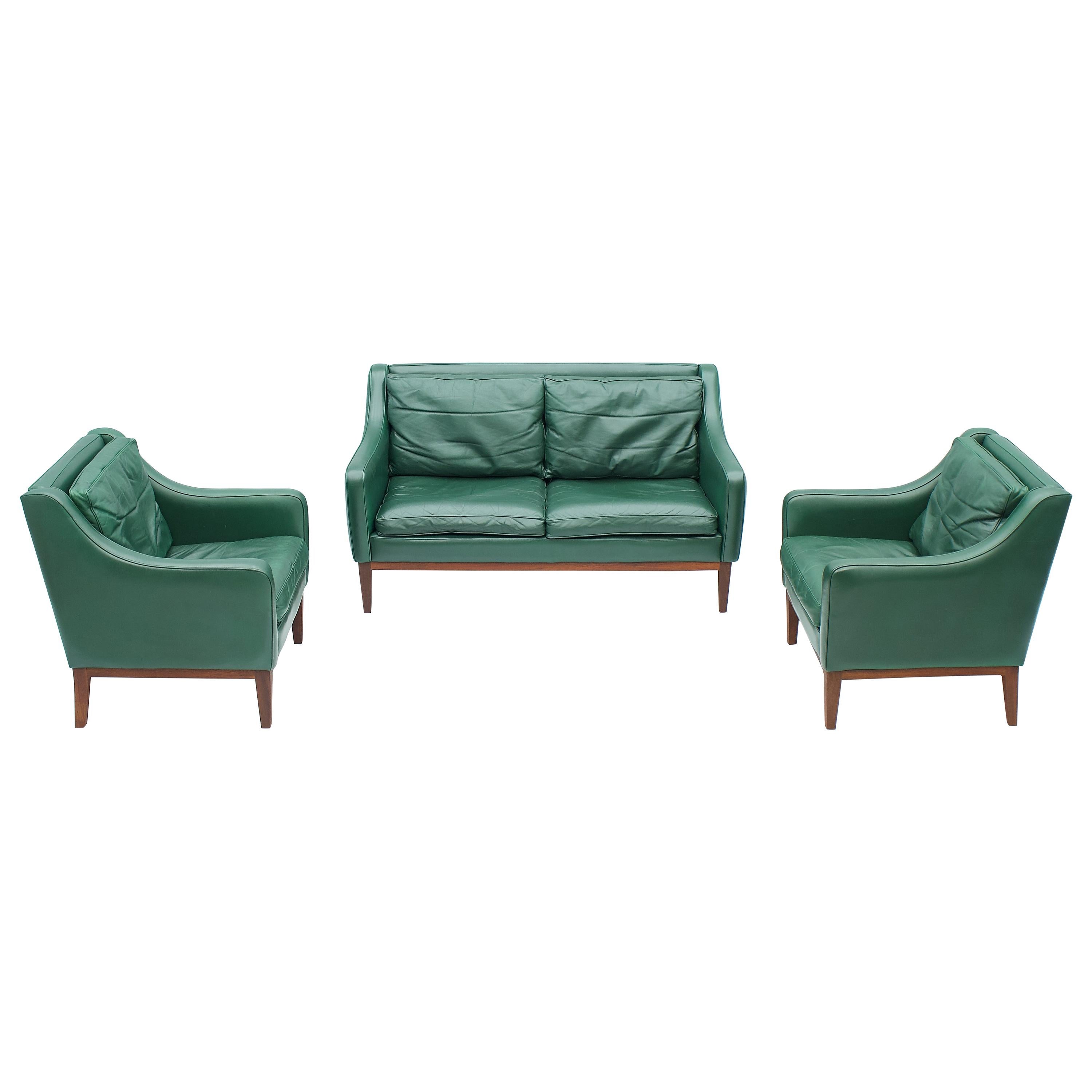 Living Room Set in Green Leather Sofa and Lounge Chairs Italy 1958 Teak For Sale