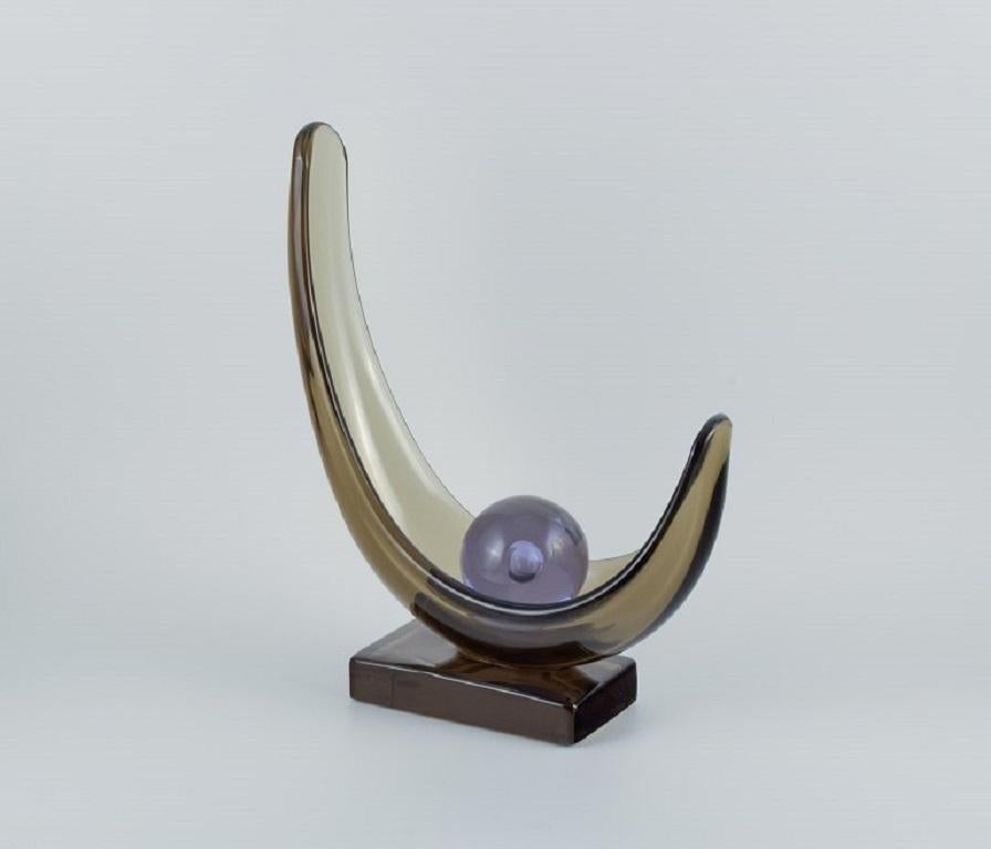 Livio Seguso, Murano. 
Colossal and impressive art glass sculpture in smoked glass on a black base and a glass ball in light purple.
1970s/1980s
Signed.
In perfect condition.
Dimensions: H 45.0 x L 36.0 x W 11.0 cm.