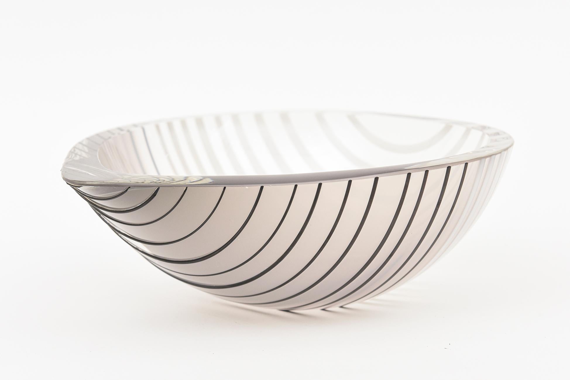 Italian Livio Seguso Murano Ribbed Textural LInes of Gray White Black Glass Bowl Vintage For Sale