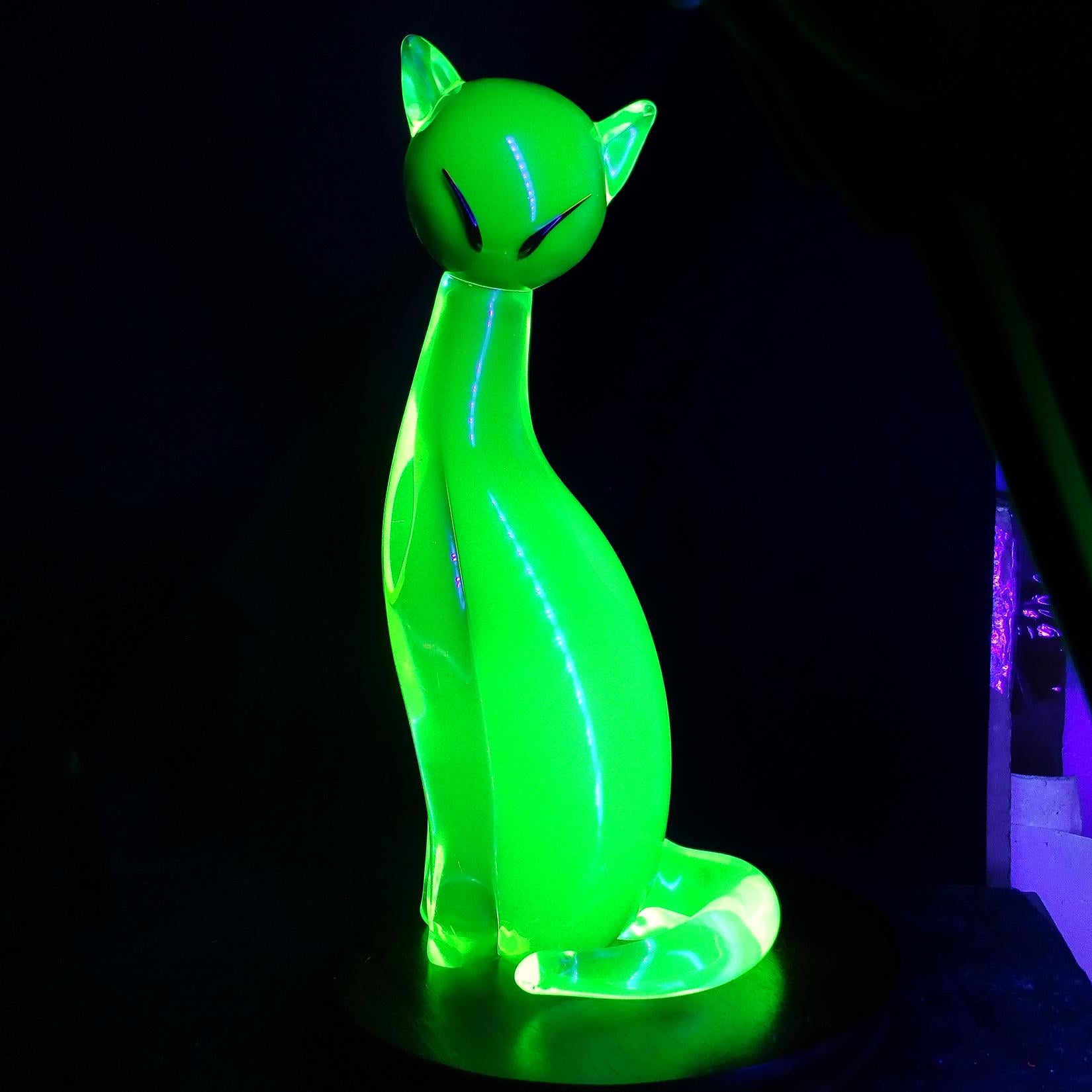 Beautiful, and large, vintage Murano hand blown Sommerso glowing Uranium green with dark olive head Italian art glass kitty cat figure / sculpture. The cat is documented to designer Livio Seguso, with 