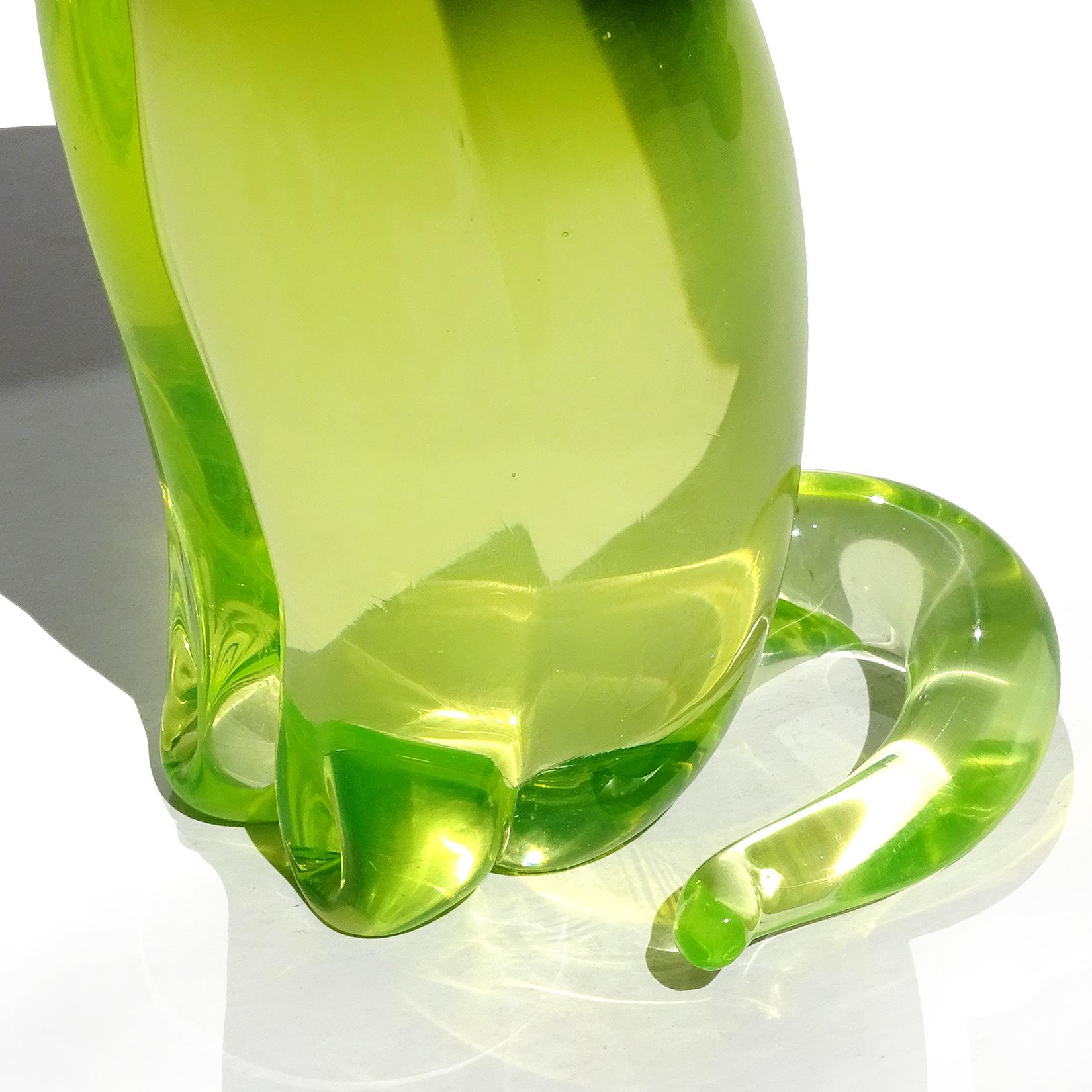 Livio Seguso Murano Sommerso Uranium Green Italian Art Glass Kitty Cat Sculpture In Good Condition In Kissimmee, FL