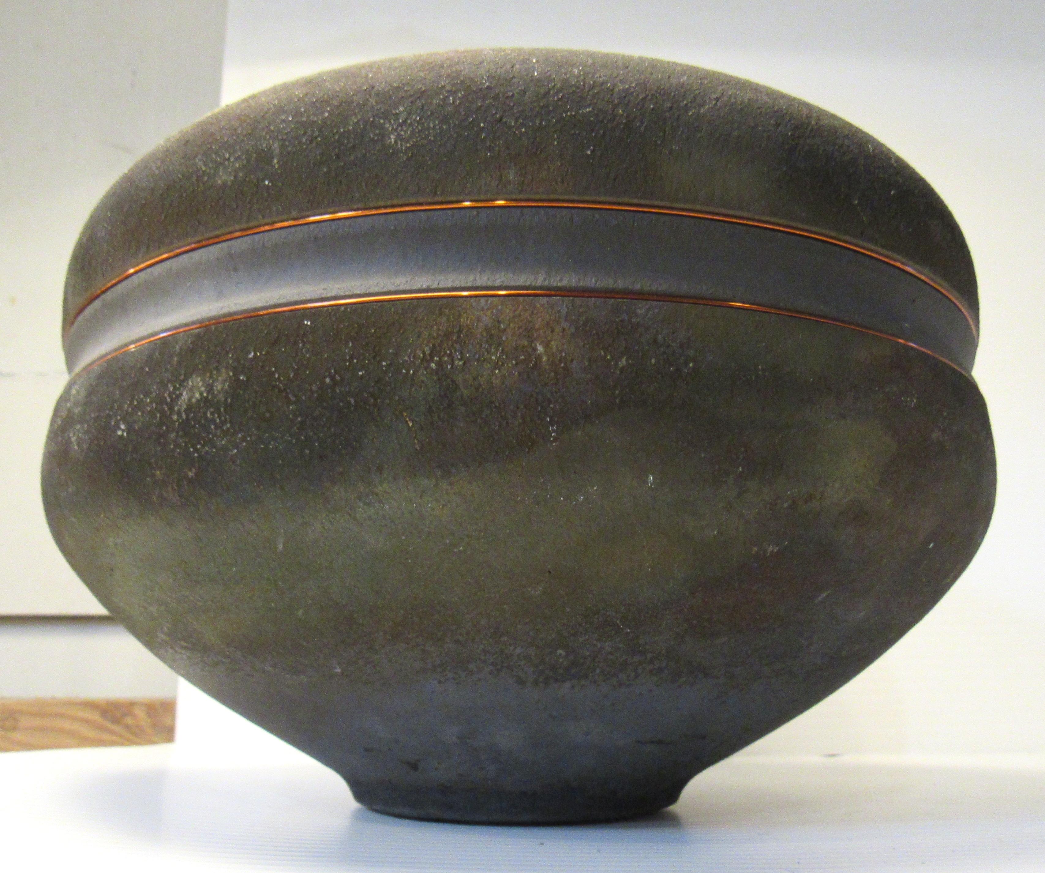 Vaso firmato da Liz Anderson con filo di rame in vendita 2