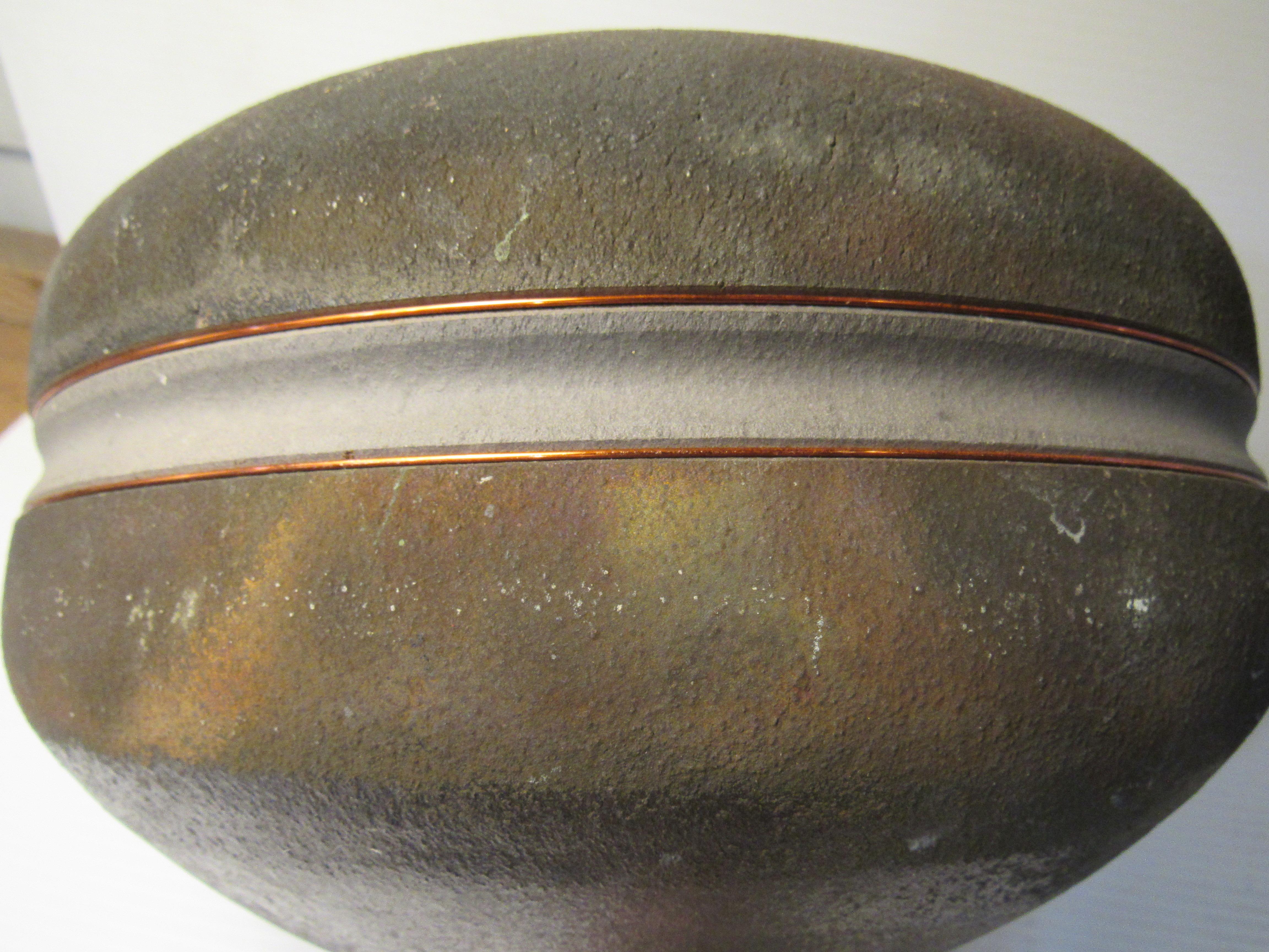 Vaso firmato da Liz Anderson con filo di rame in vendita 3