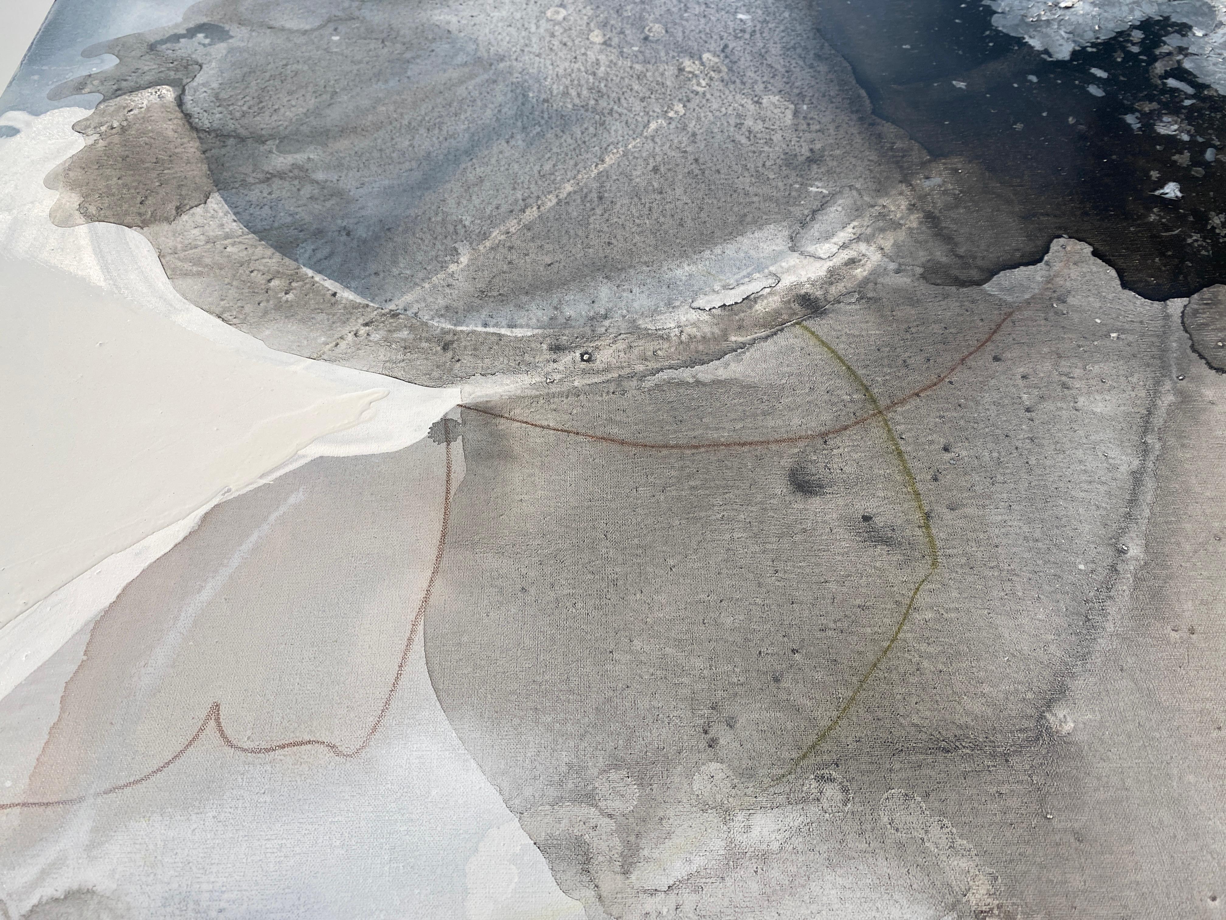 Water Blooms 8, grande dipinto astratto su tela, stratificato con colori monotoni - Landscape Painting Grigio di Liz Barber