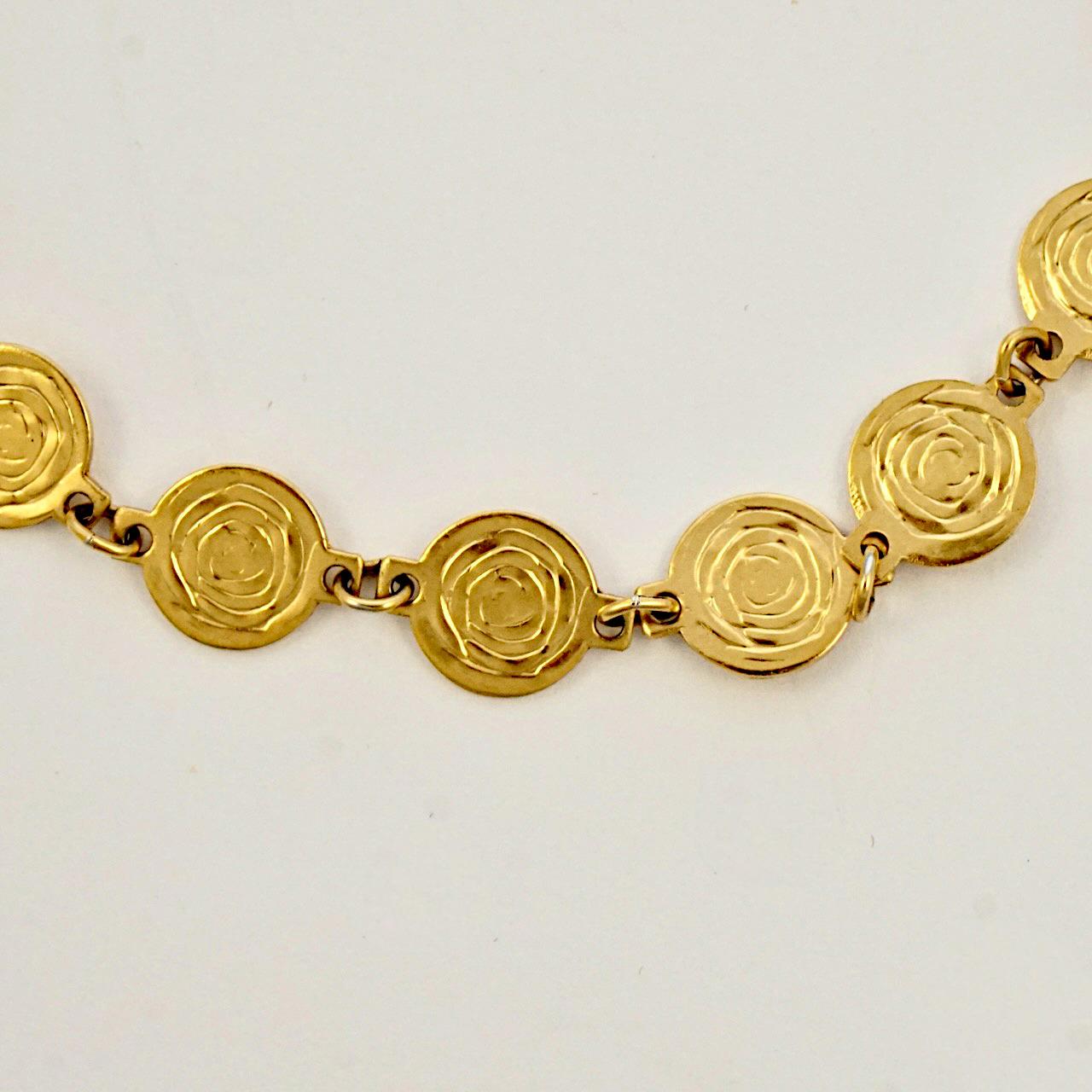 Liz Claiborne Vergoldete Scheiben-Halskette mit Krone und Löwengliedern für Damen oder Herren im Angebot