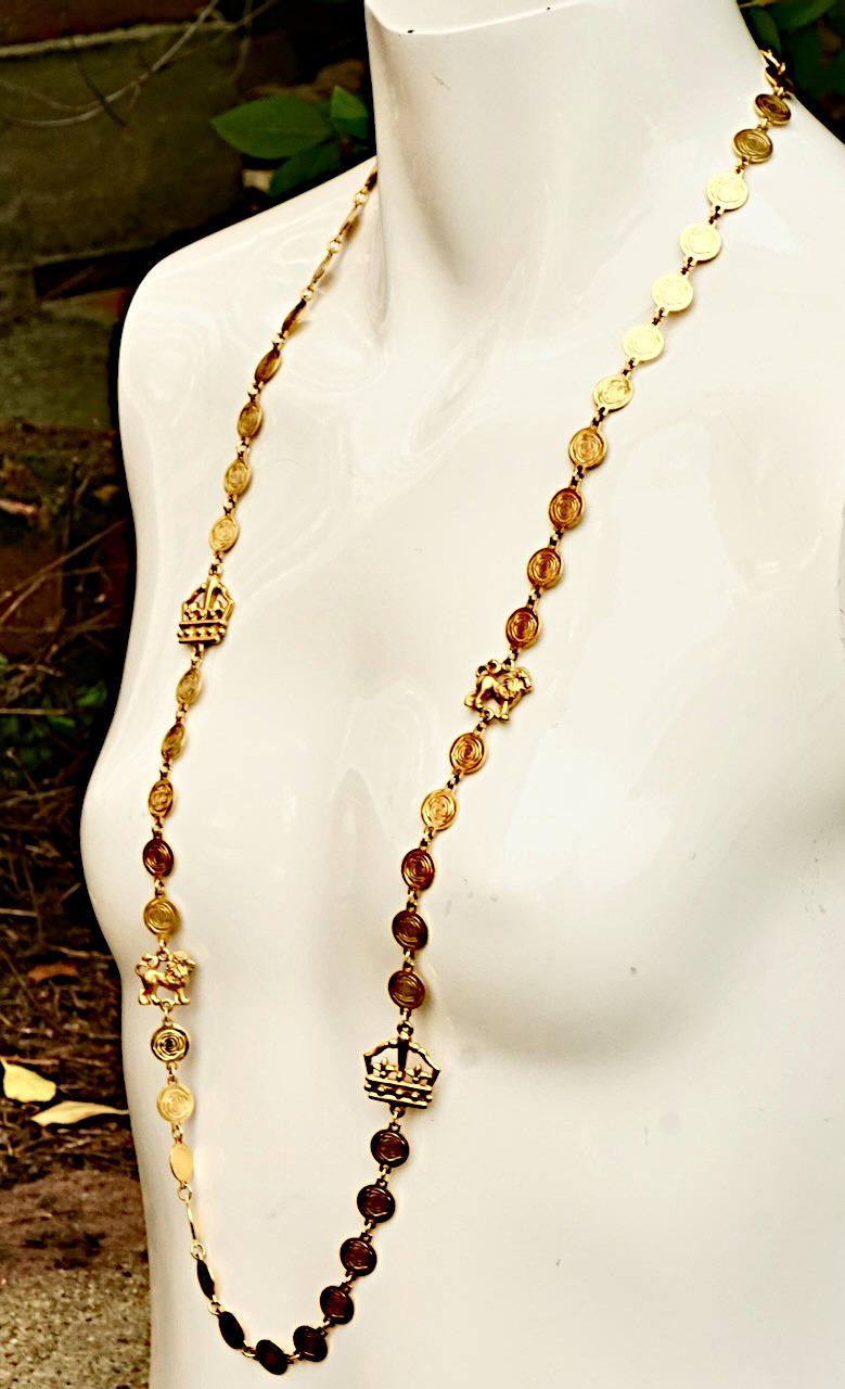 Liz Claiborne Vergoldete Scheiben-Halskette mit Krone und Löwengliedern im Angebot 1