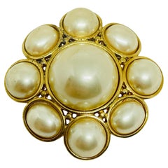 LIZ CLAIBORNE signed vintage gold tone pearl massive designer brooch