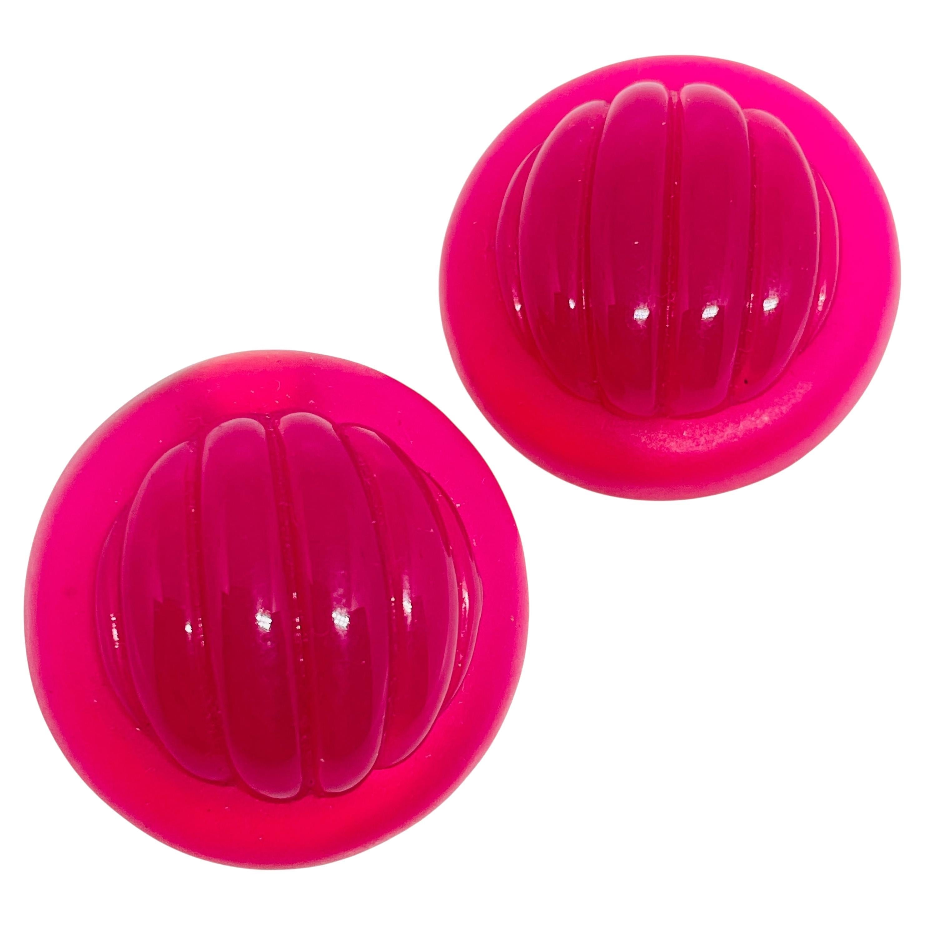 Orecchini a clip firmati LIZ CLAIBORNE in resina rosa caldo vintage