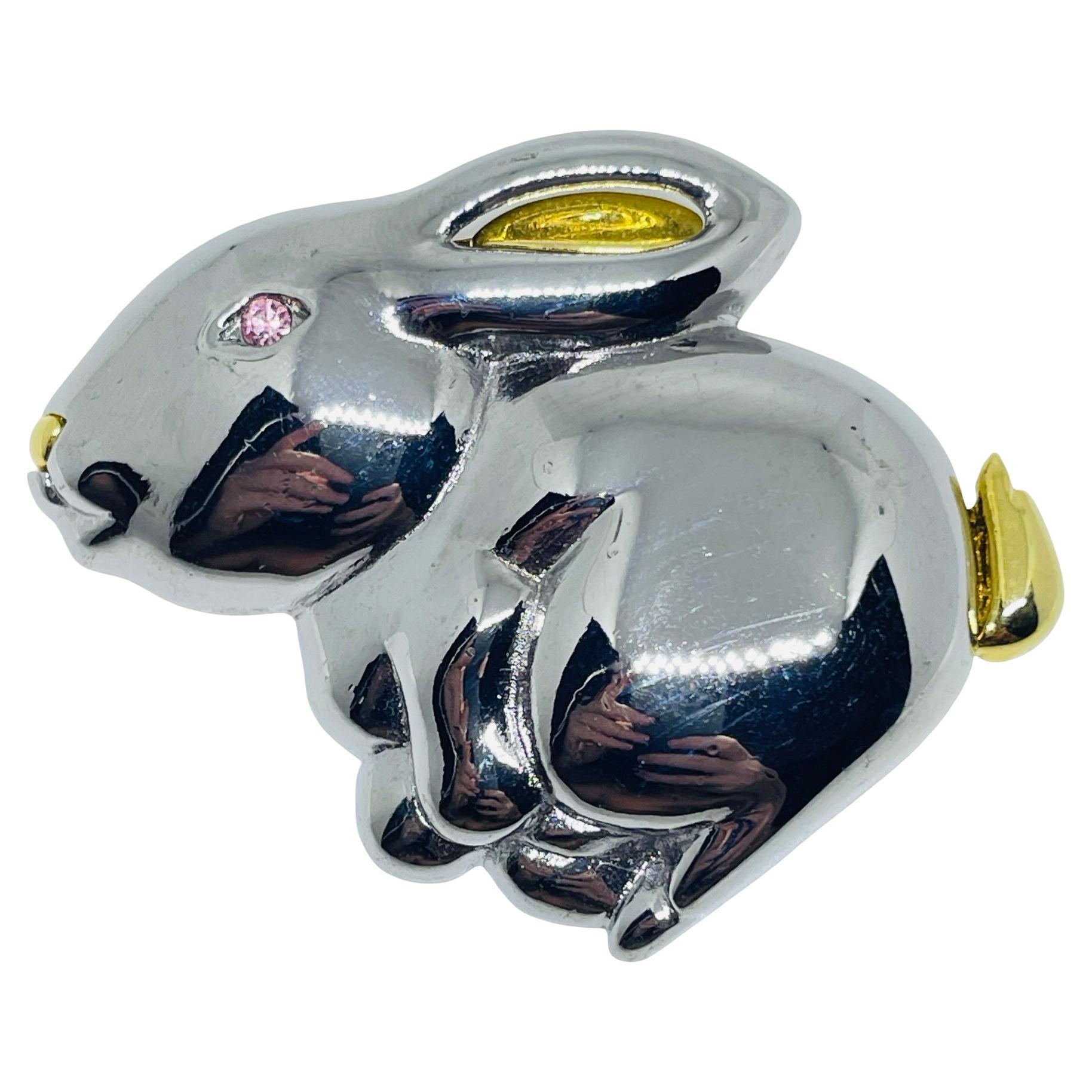 How can I tell how old my brooch is?