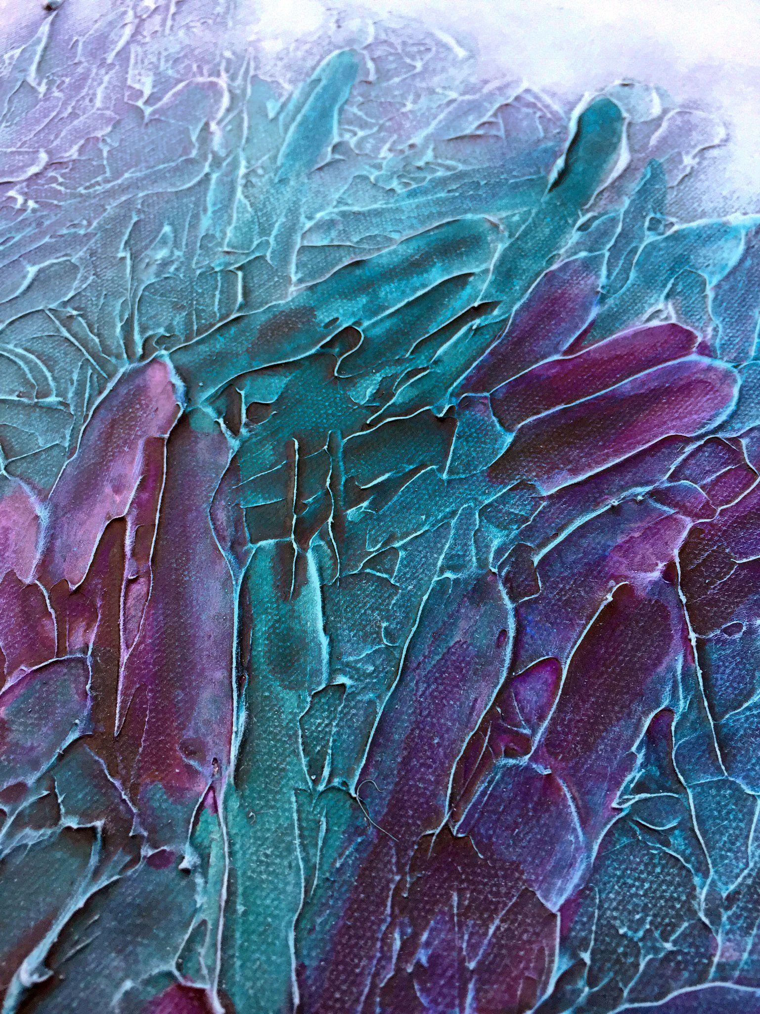 Texturierte Schichten aus lila und türkisfarbenen Grüntönen mit zarten Fliedertönen.    Teil der 'Crystallized Brahmavihara Serie' in dieser Serie von Bildern arbeite ich mit Shambhala Meditation, Reiki und Kristallenergien. Die Arbeit mit diesen