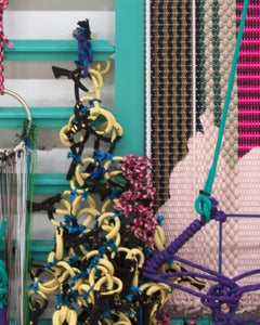 ADORNED OBSOLESCENCE 03 - Appendiabiti scultoreo con oggetti trovati e riutilizzati