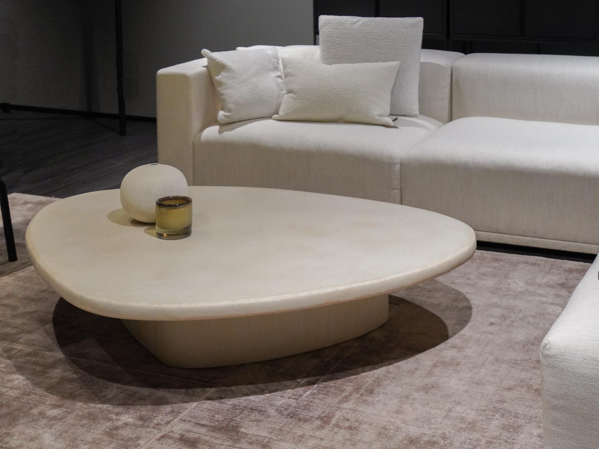 Liz Tables Boulder Shape Coffee Table in Mortex In New Condition For Sale In Nijlen, BE