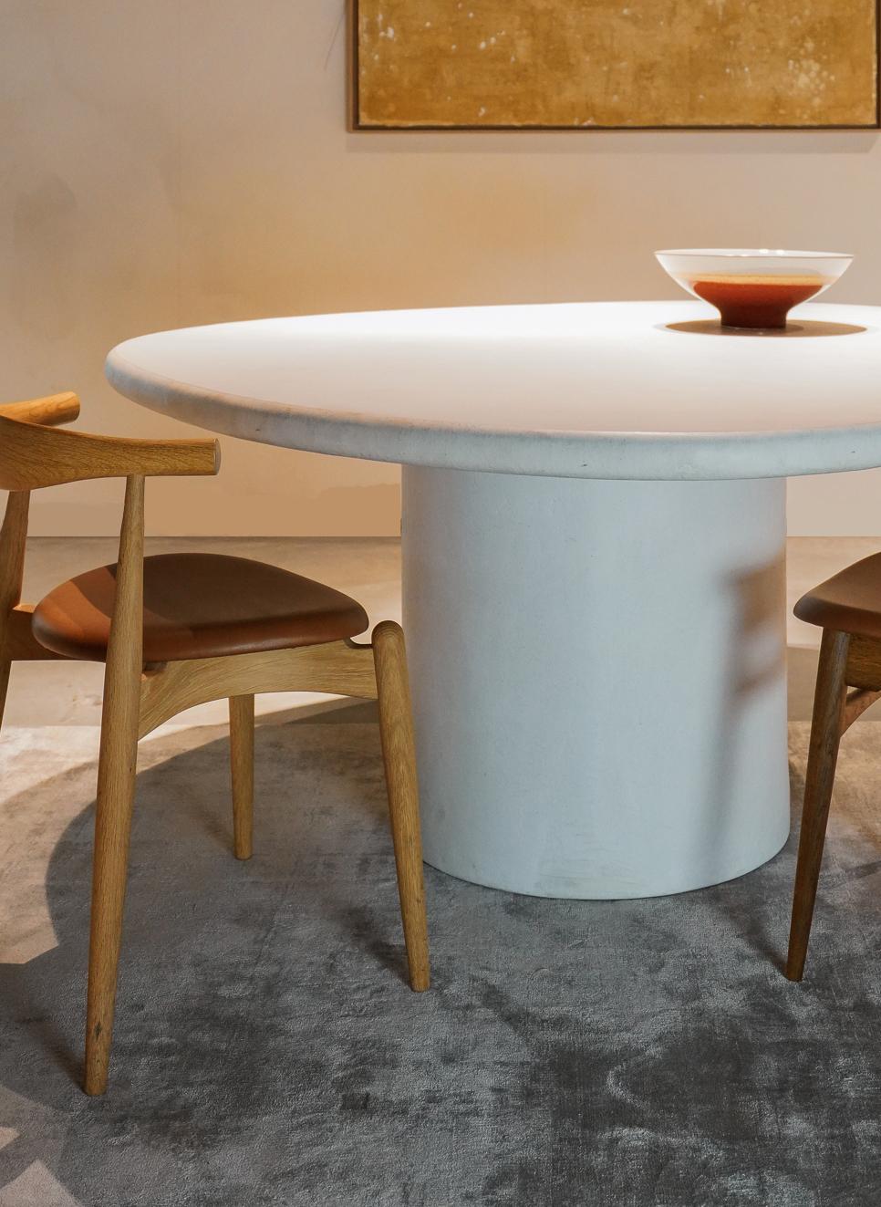 This Liz Tables table is a high quality item that will give you years of pleasure!
The table top is 50 mm thick with rounded edges which gives it that durable and chique look and the quality is greatly improved by making this top 50 mm. 
The