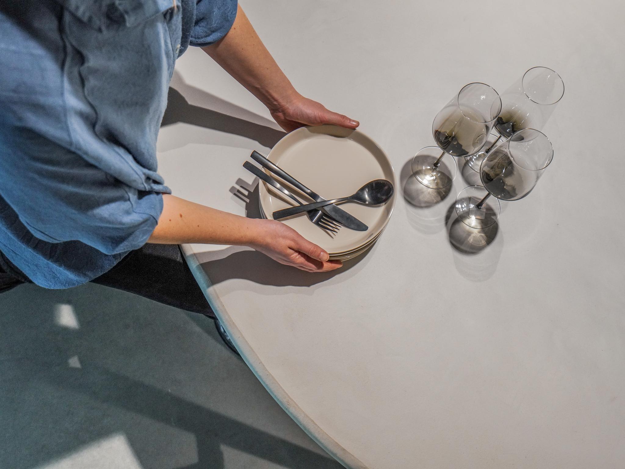 Liz Tables Mesa de Comedor con Forma de Boulder Yeso Natural en Mortex Siglo XXI y contemporáneo