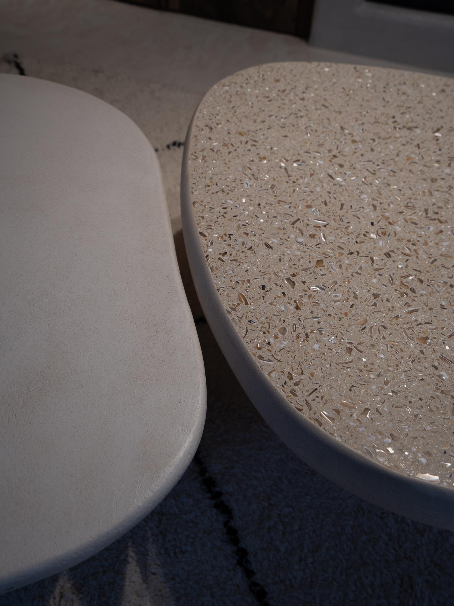 Liz Tables Mesa de centro con concha de mar Terrazo  Caparazón en venta