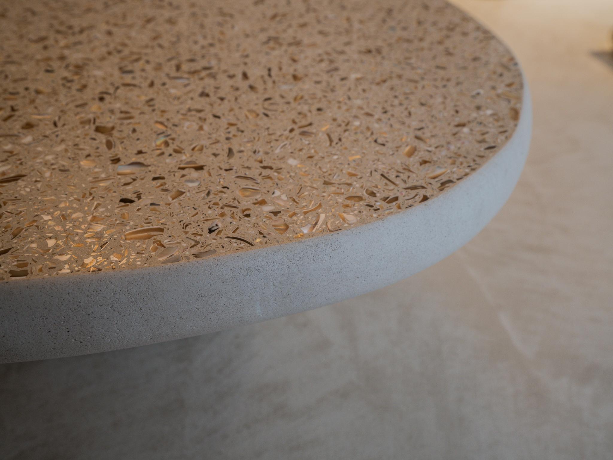 XXIe siècle et contemporain Table basse Liz avec incrustation en terrazzo en vente