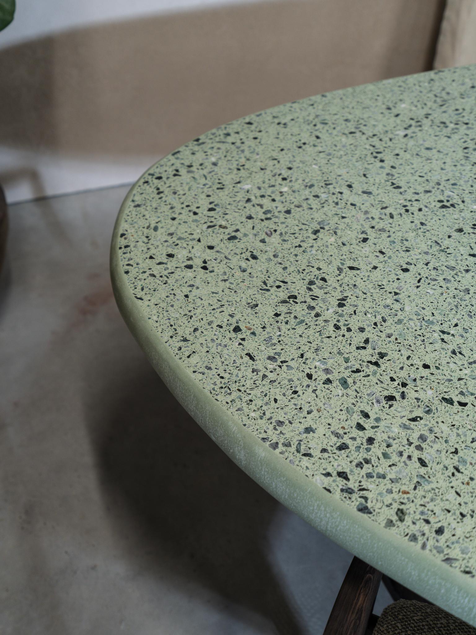 Fait main Liz Tables Table de salle à manger Terrazzo en forme de bloc vert en vente