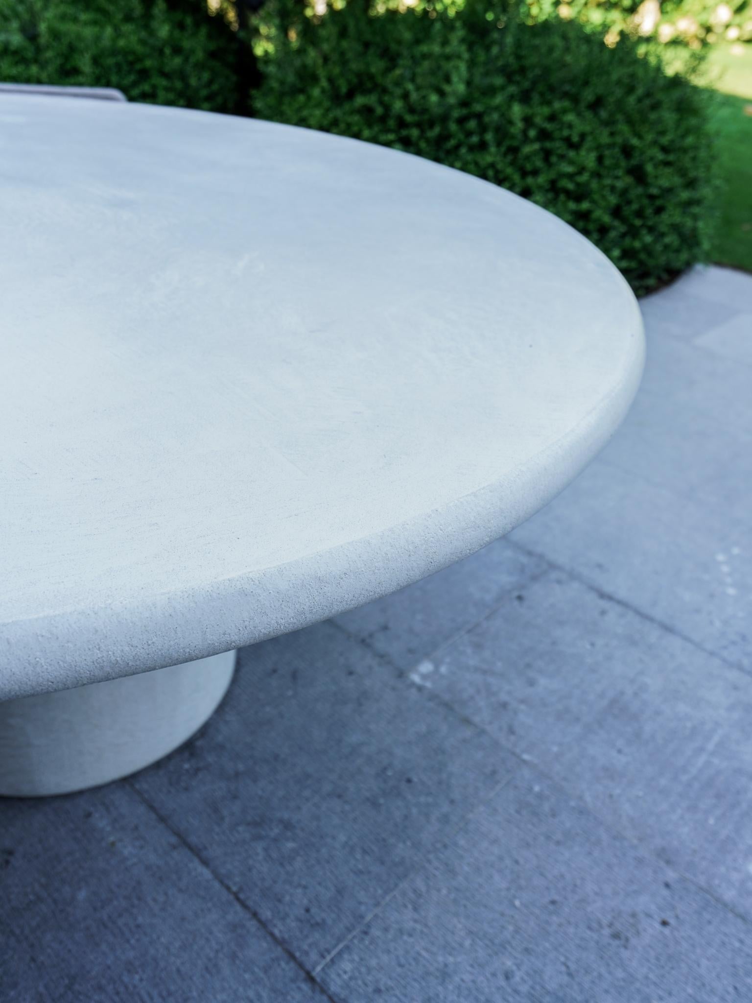 Liz Tables Round Outdoor Boho Table in Mineral Plaster Natural Color In New Condition For Sale In Nijlen, BE