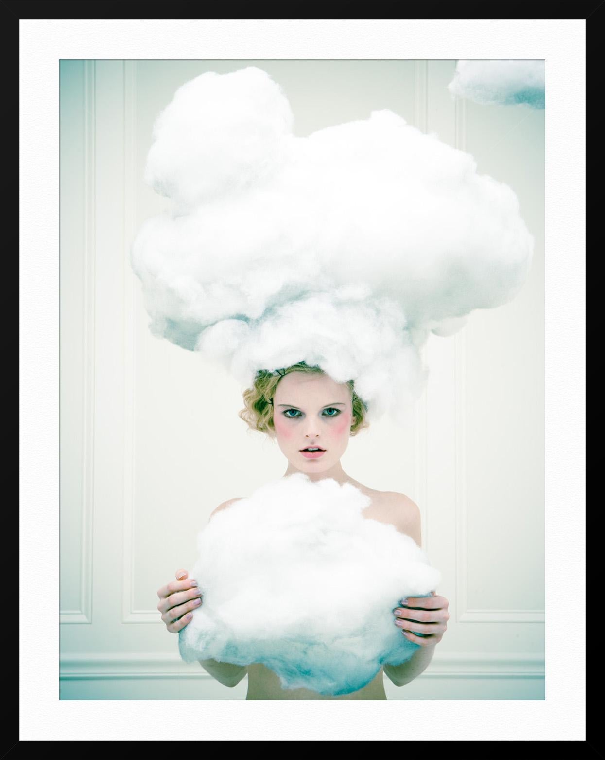 À PROPOS DE L'ARTISTE : Liz Von Hoene est une photographe et réalisatrice de mode primée, connue pour ses images immaculées, axées sur le concept, qui trouvent le juste équilibre entre sophistication et fantaisie. Qu'elle prenne des photos pour des