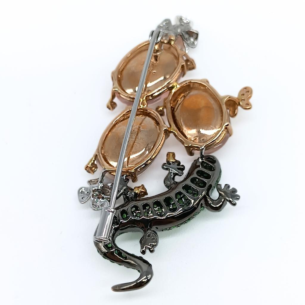 Brilliant Cut Lizard and Quartz Brooch in White and Pink Gold with Diamonds and Tsavorites For Sale