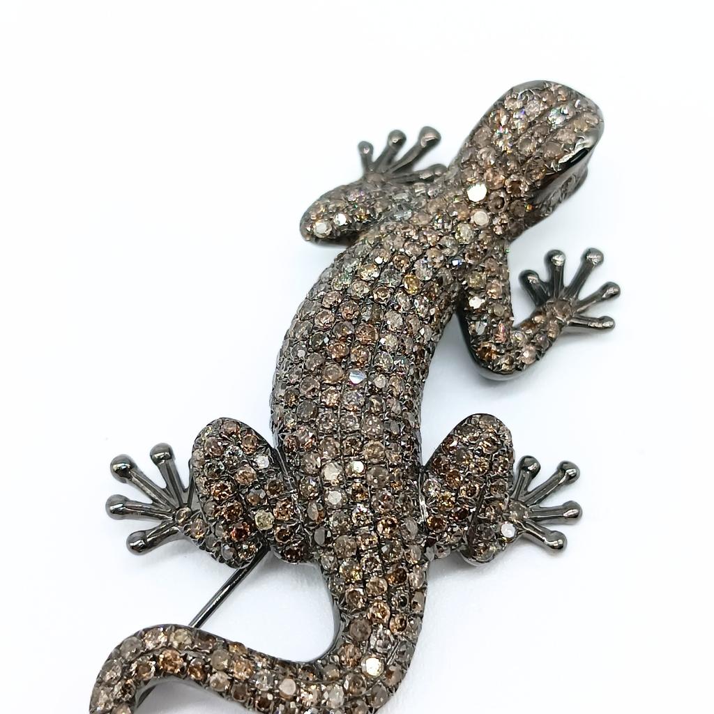 Lizard Brooch in White Gold with Diamonds and Rubies In New Condition For Sale In BILBAO, ES