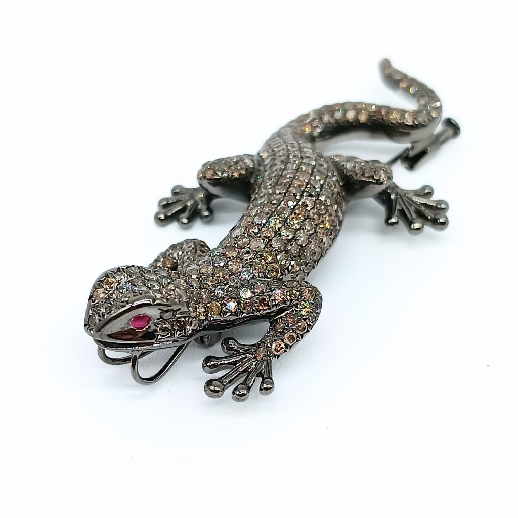 Women's or Men's Lizard Brooch in White Gold with Diamonds and Rubies For Sale