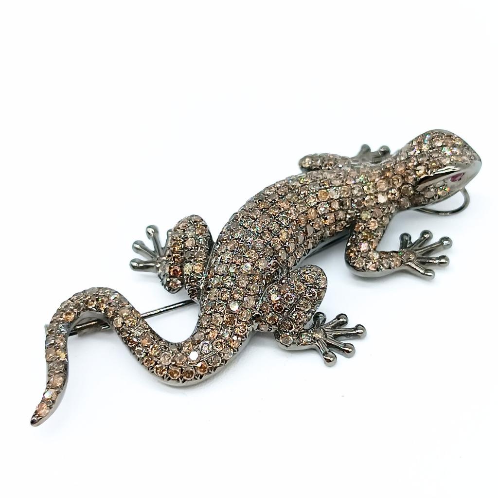 Lizard Brooch in White Gold with Diamonds and Rubies For Sale 1