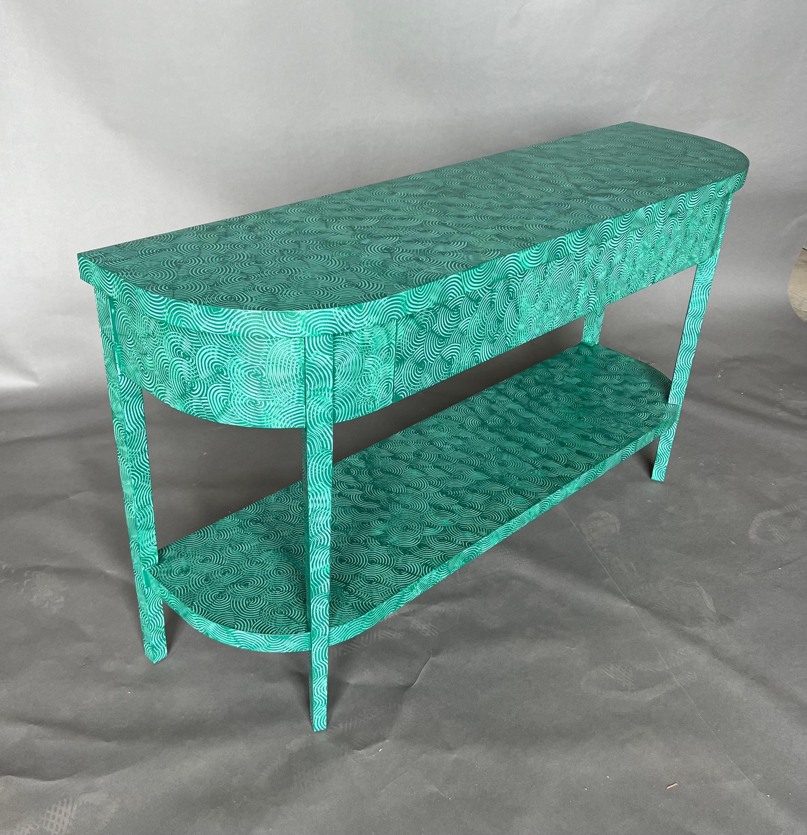 Bois Console Lizzie dans un tourbillon vert absolu par The Fabulous Things en vente