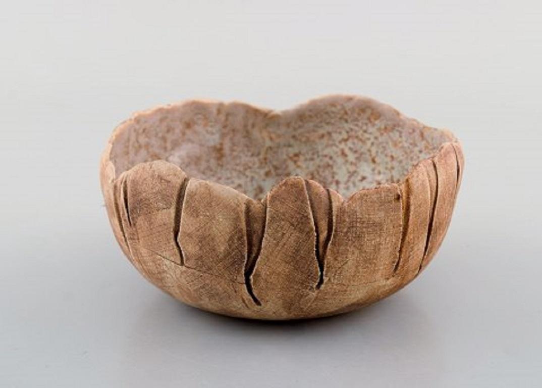 Lizzie Schnakenburg Thyssen (born 1925), Danish artist and ceramist. Unique ceramic bowl. Dated 1986.
Measures: 12.5 x 5.5 cm.
In very good condition.
Signed and dated.