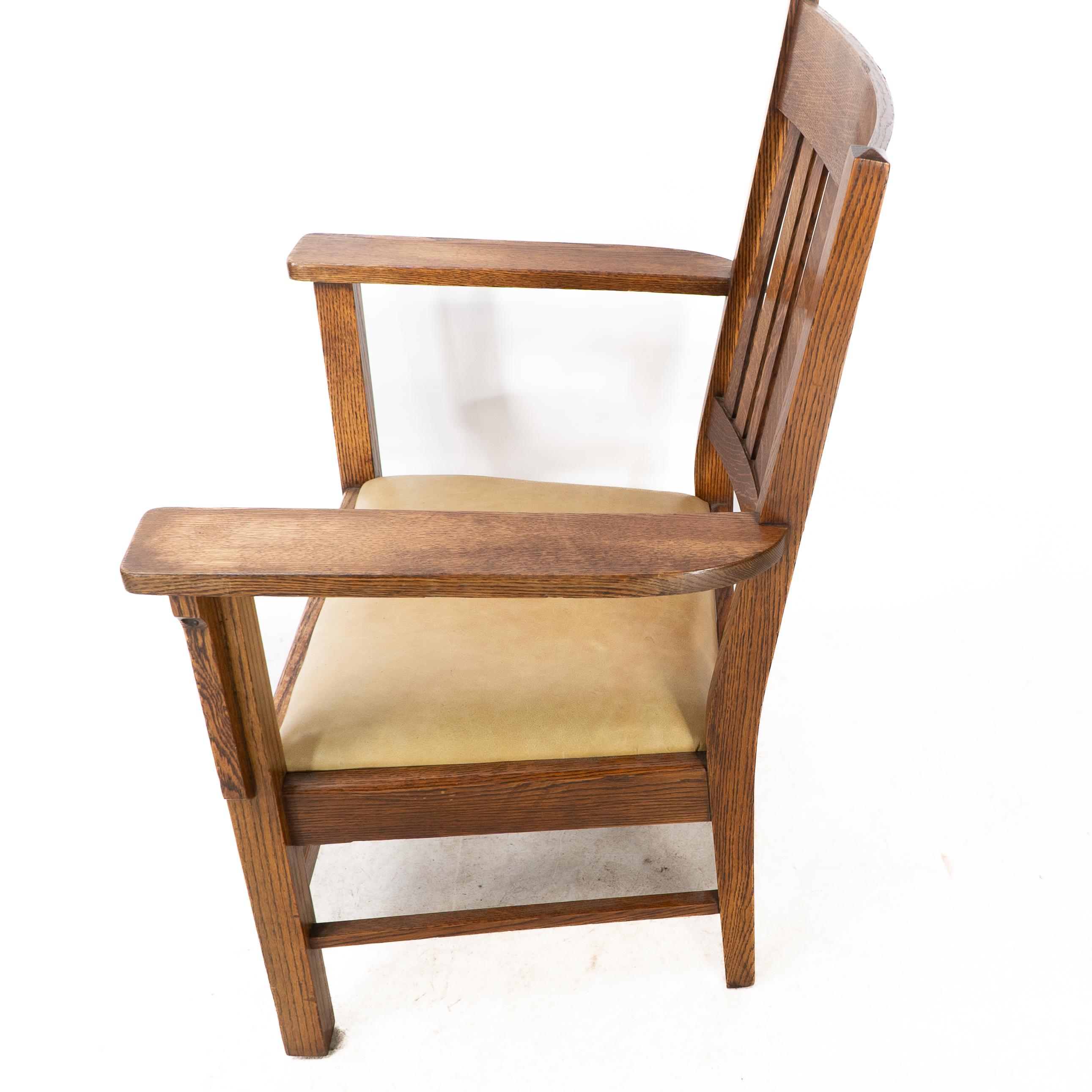 Leather L&JG Stickley Arts & Crafts oak armchair with curved back & shaped arm supports For Sale