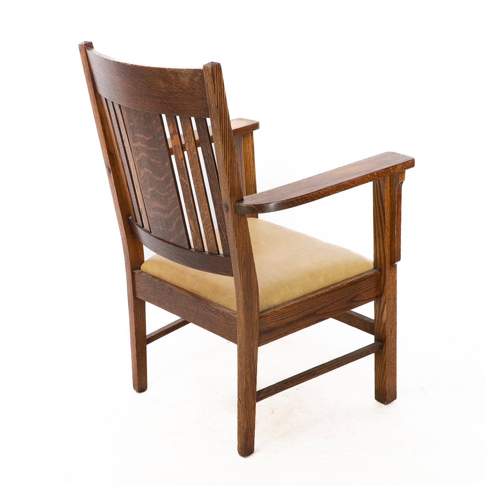 L&JG Stickley Arts & Crafts oak armchair with curved back & shaped arm supports For Sale 4