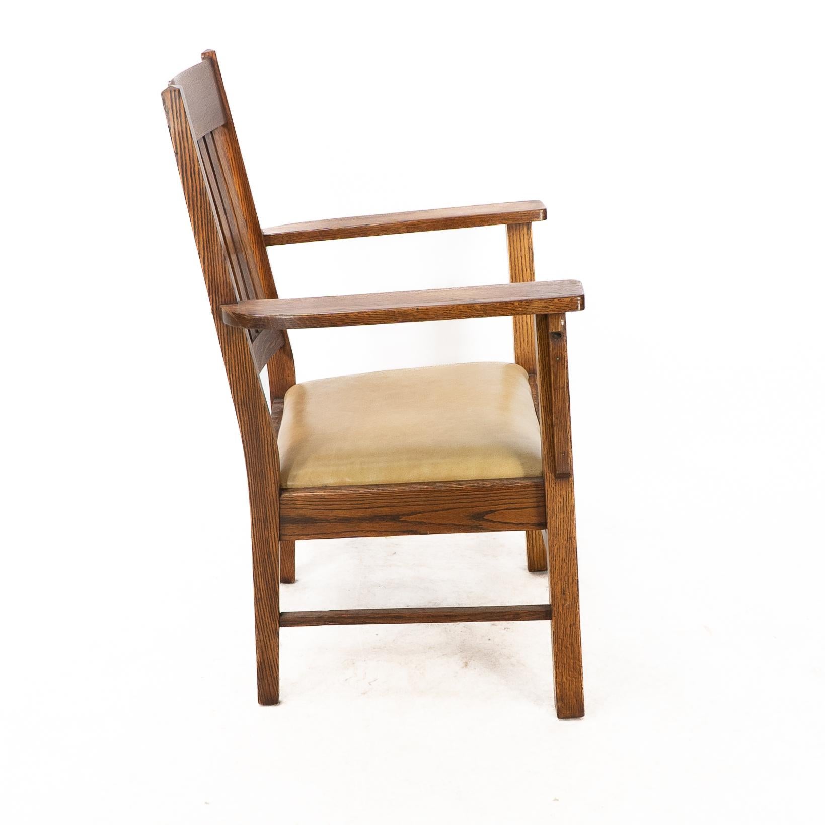 bedroom chair with arms