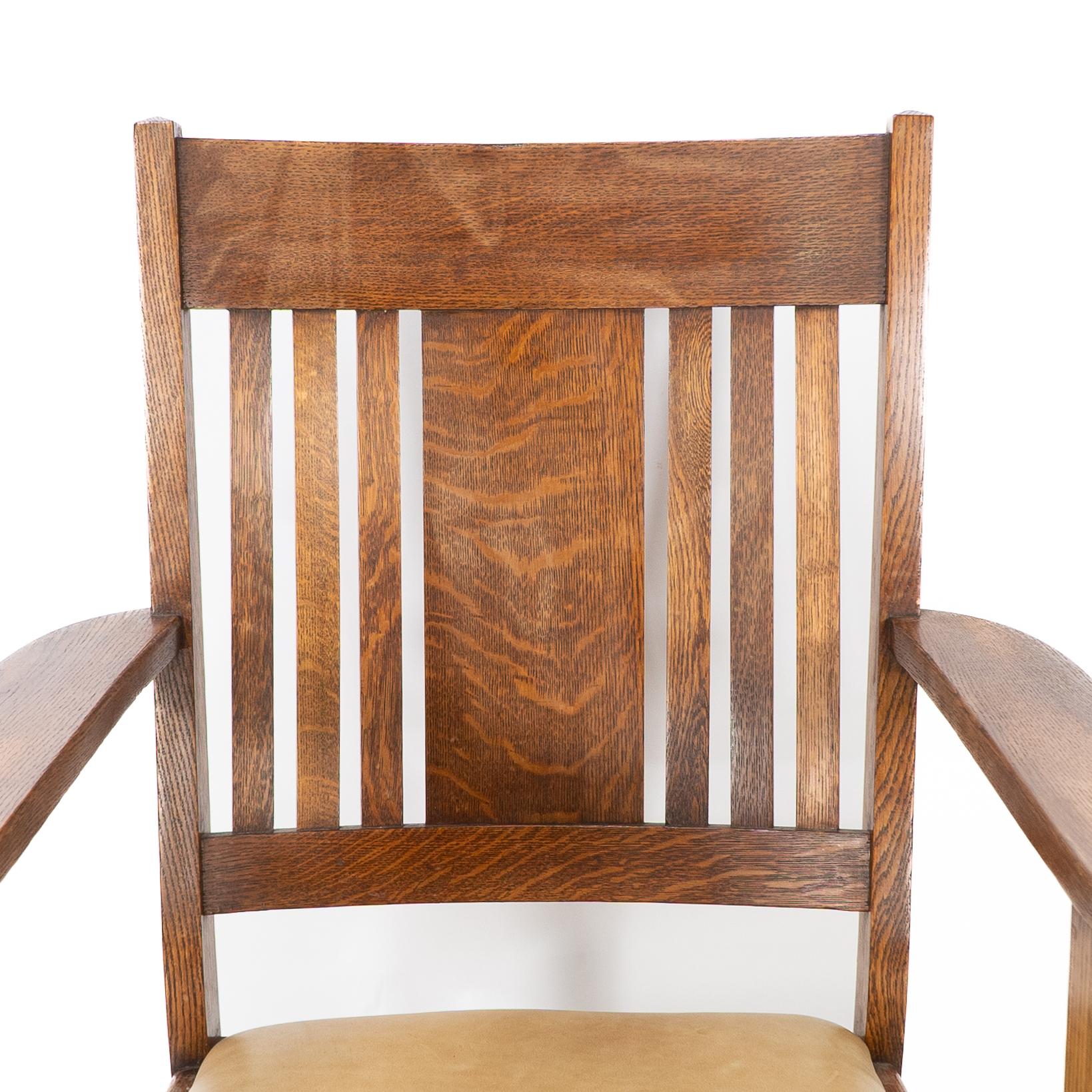American L&JG Stickley Arts & Crafts oak armchair with curved back & shaped arm supports For Sale