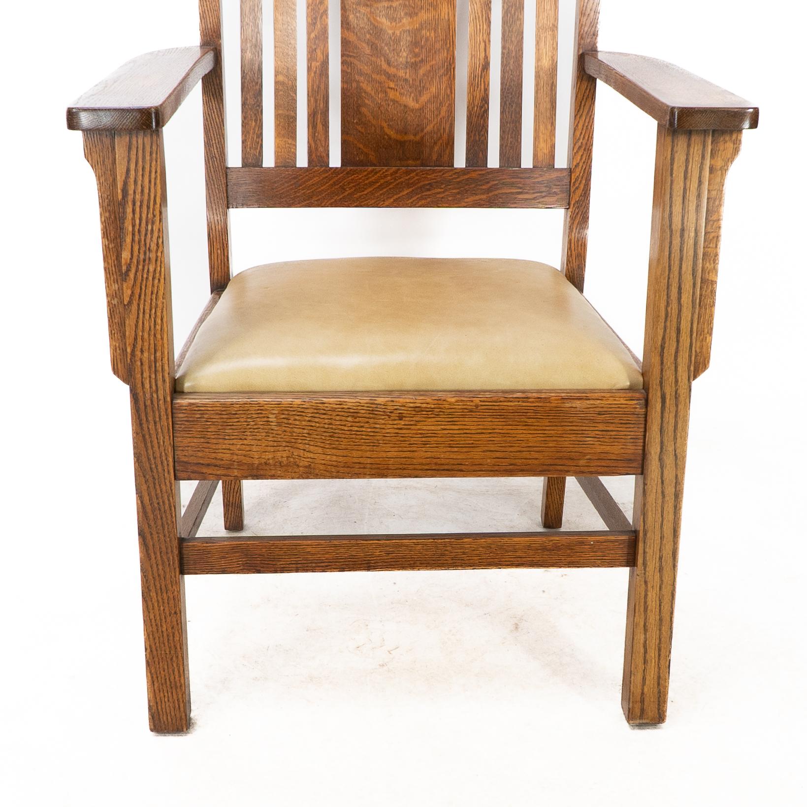 Hand-Carved L&JG Stickley Arts & Crafts oak armchair with curved back & shaped arm supports For Sale