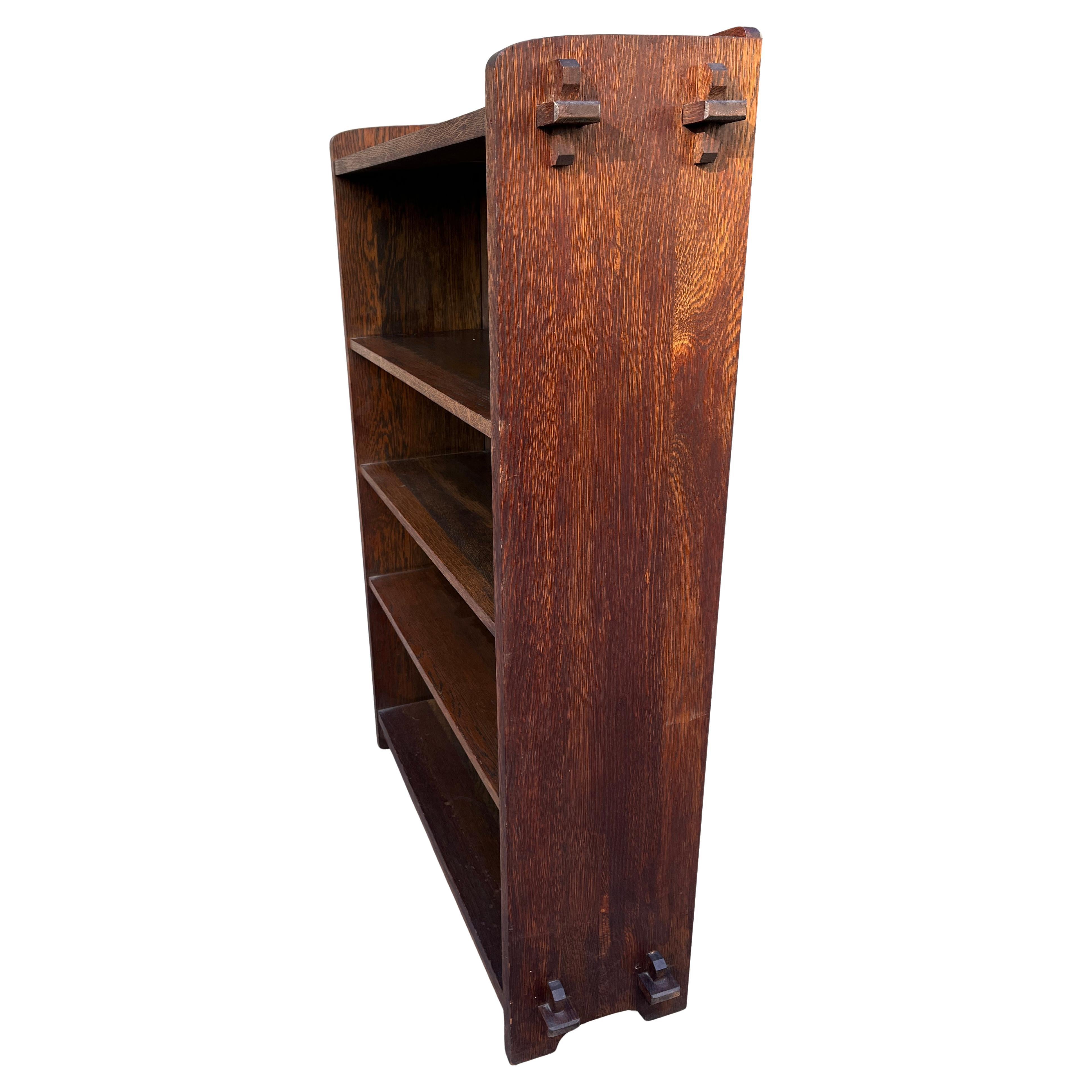 L&JG Stickley Open Bookcase with Chamfered Board Back (2 Available) In Good Condition For Sale In BROOKLYN, NY