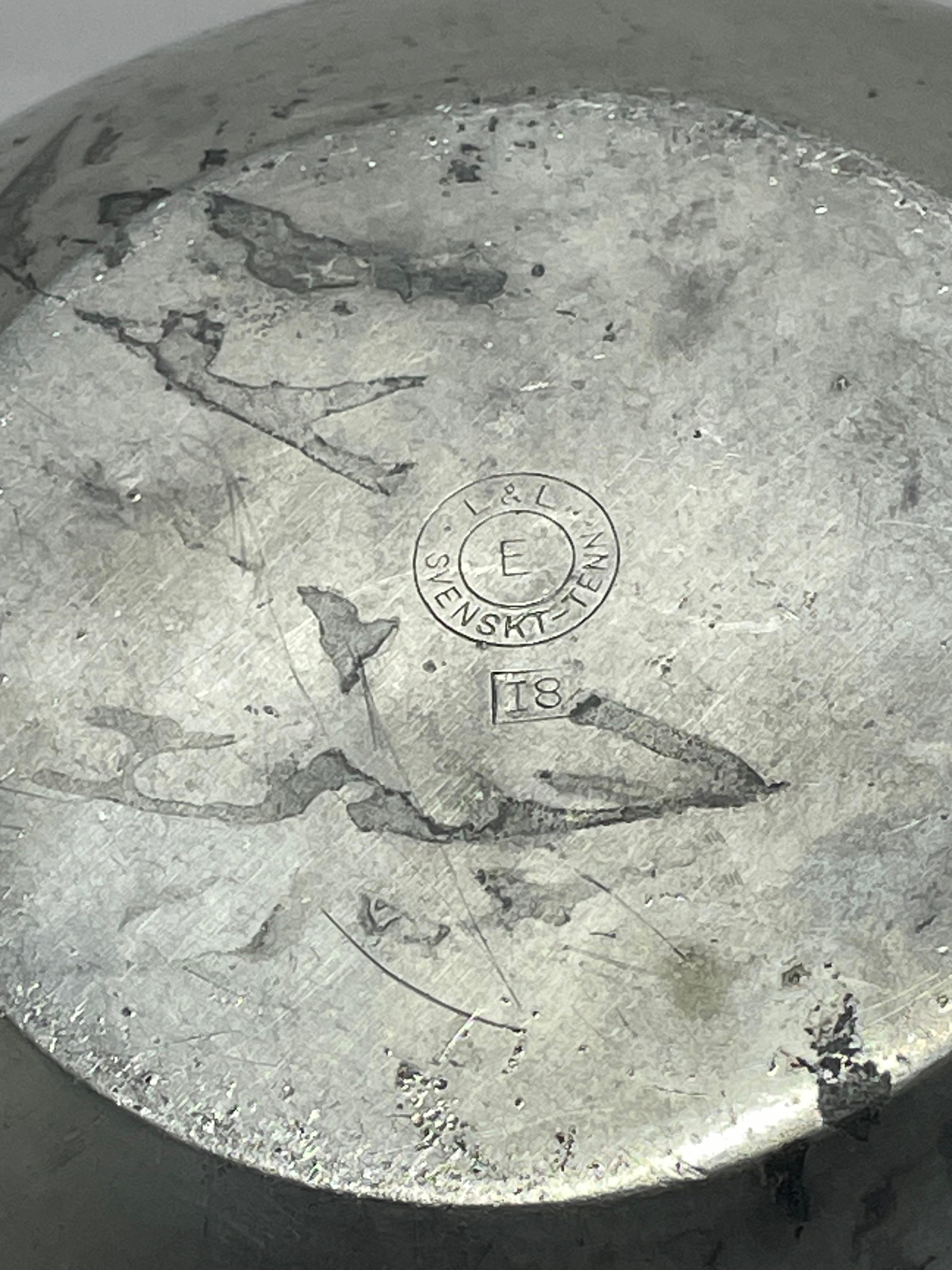 L&L Swedish Pewter Vase with Leaf Motif and Triangular Handles, 1935 For Sale 1