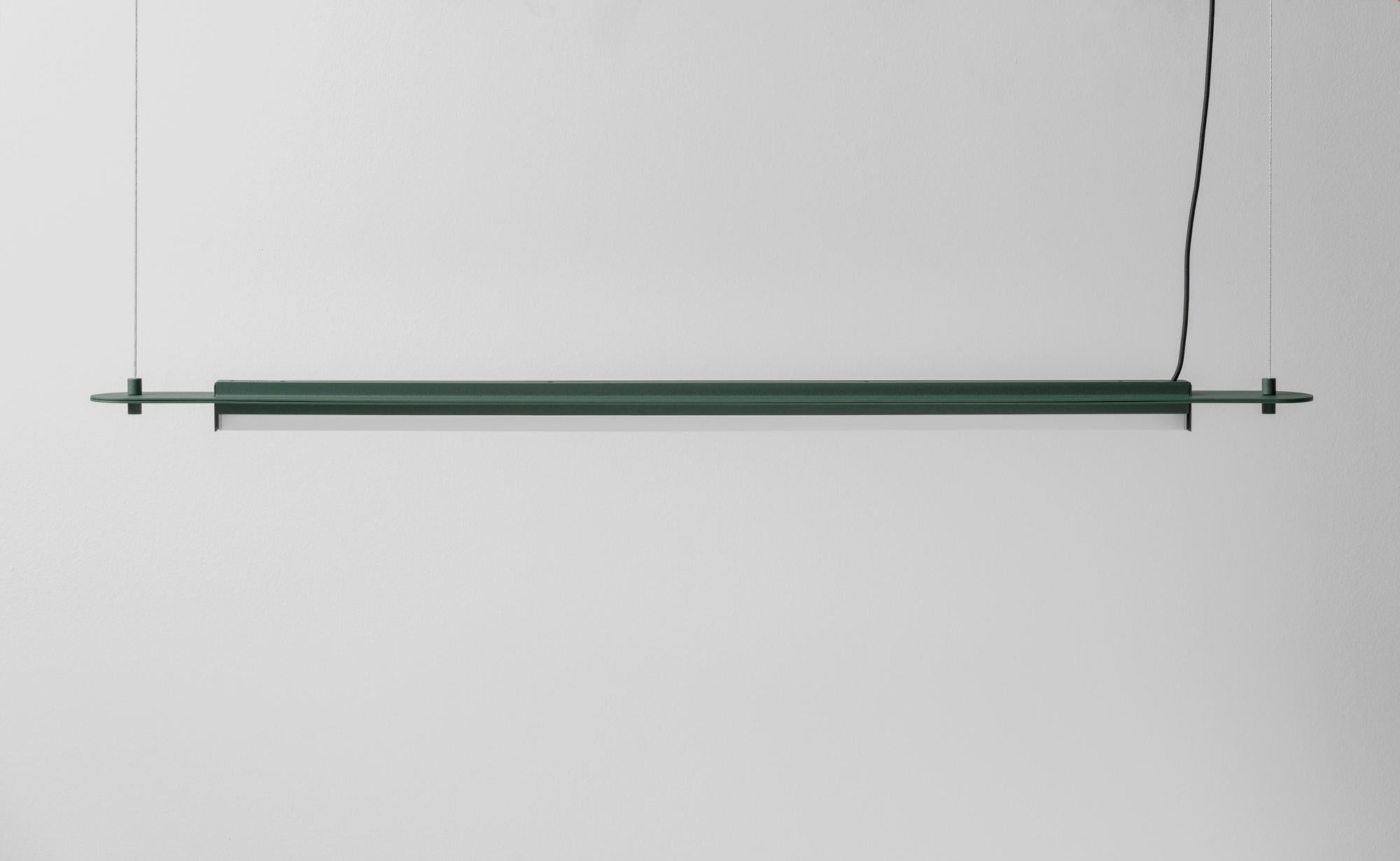 Lampada a sospensione LL2 Forest di +kouple
Dimensioni: D 126 x L 9 x H 5 cm. 
Materiali: Acciaio verniciato a polvere, alluminio e plastica.

Disponibile in diverse opzioni di colore. La lunghezza dell'asta è di 200 cm. Contattateci.

Tutte le